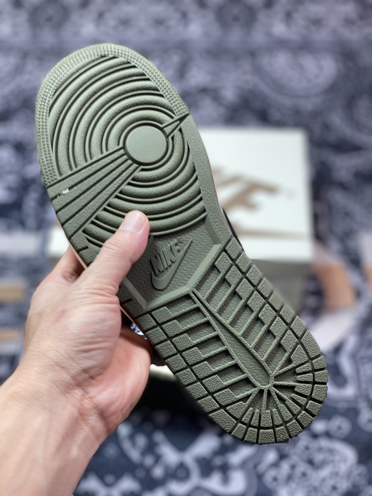 TS x Air Jordan 1 Low ”Medium Olive” 反转橄榄绿 DM7866-200