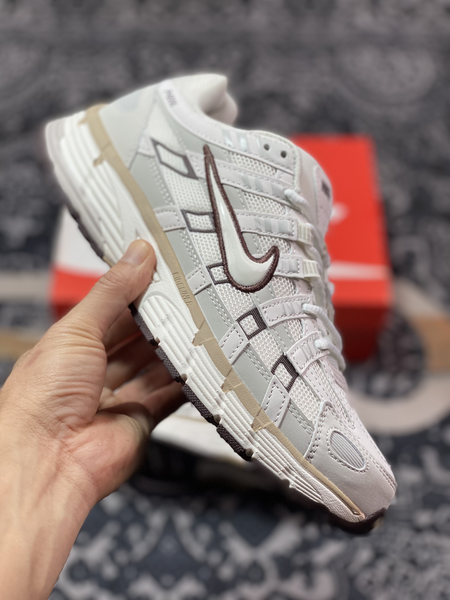 耐克Nike P-6000 Premium”Bone Sail Phantom”系列低帮慢跑鞋“米白酒红乌龙卡其”HF0728-201