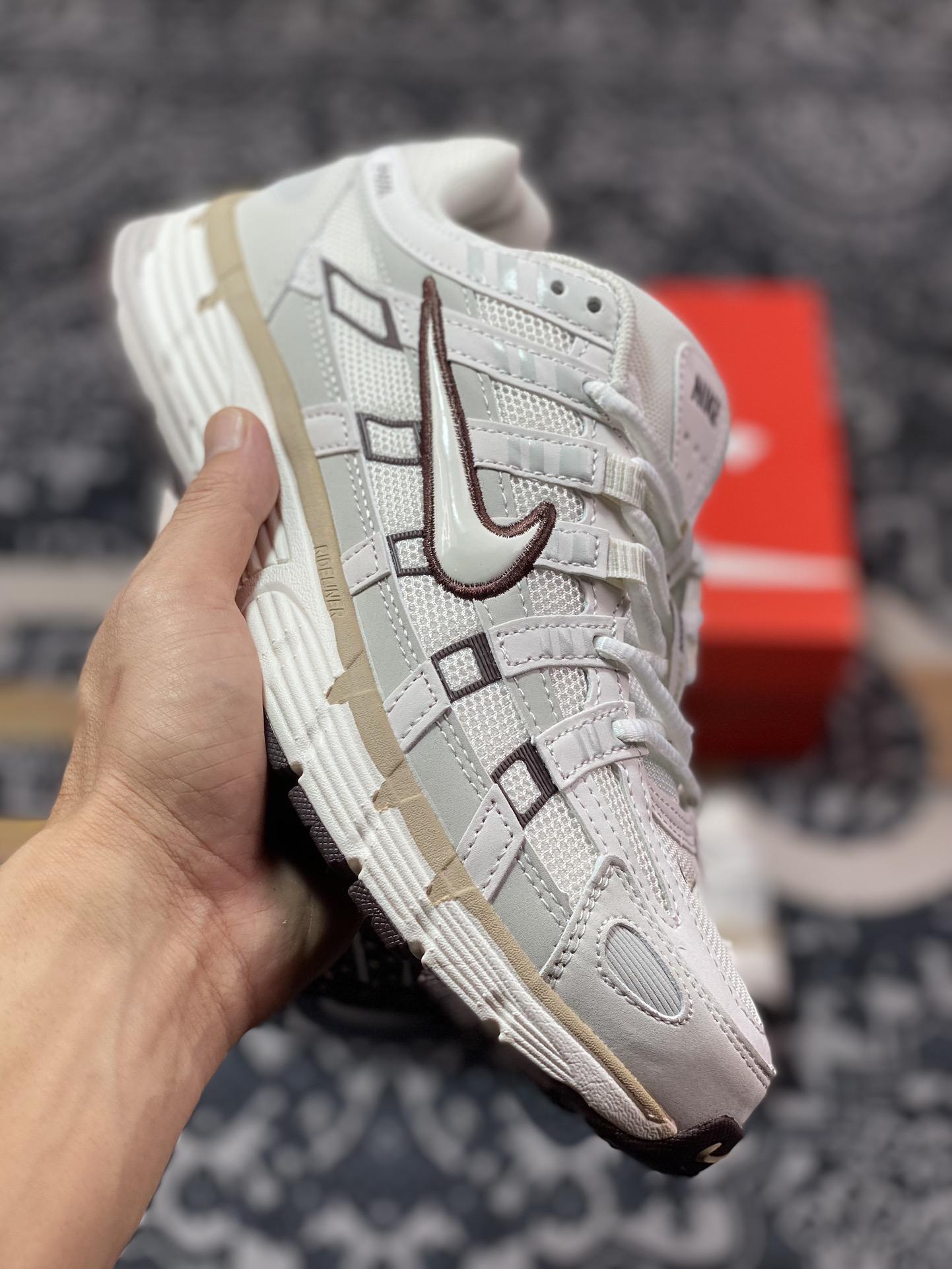 耐克Nike P-6000 Premium”Bone Sail Phantom”系列低帮慢跑鞋“米白酒红乌龙卡其”HF0728-201