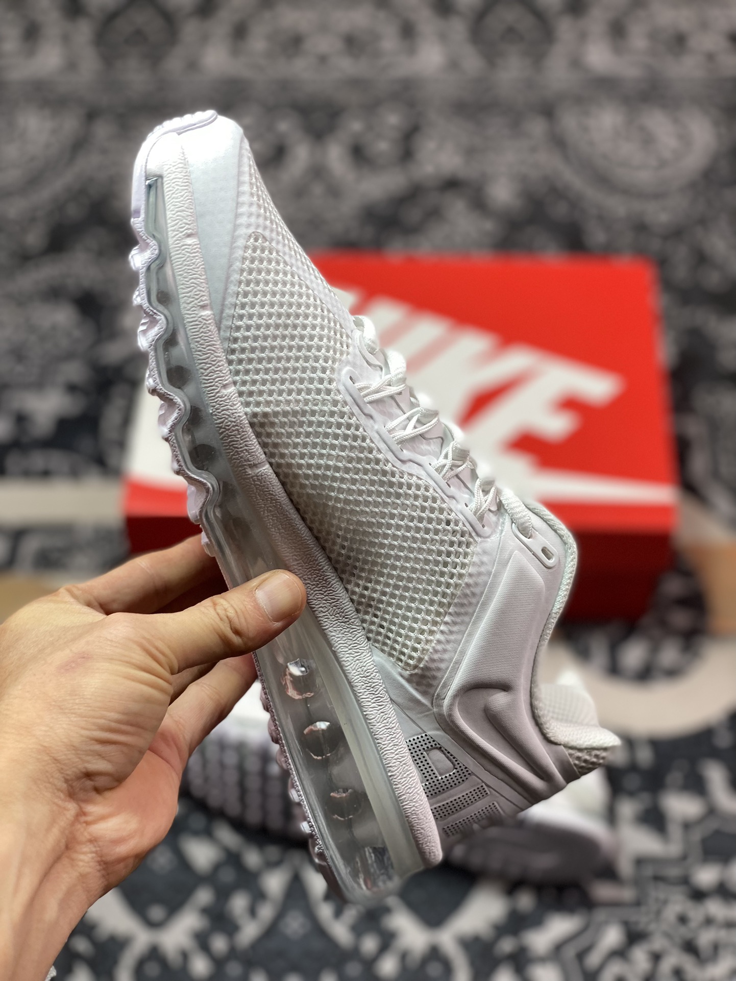 耐克Nike Air Max 2013”White/Black/ Metallic Silver”2013大气垫百搭慢跑鞋“网织白银”HF4884-100