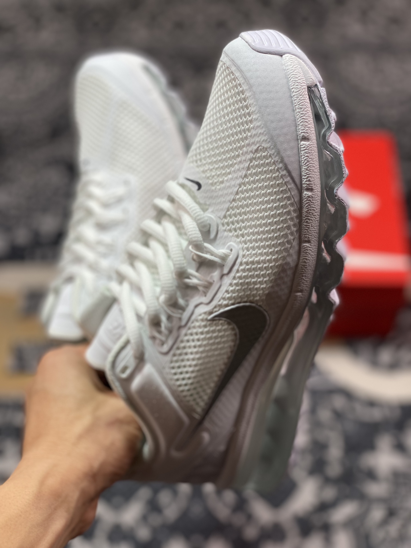 耐克Nike Air Max 2013”White/Black/ Metallic Silver”2013大气垫百搭慢跑鞋“网织白银”HF4884-100