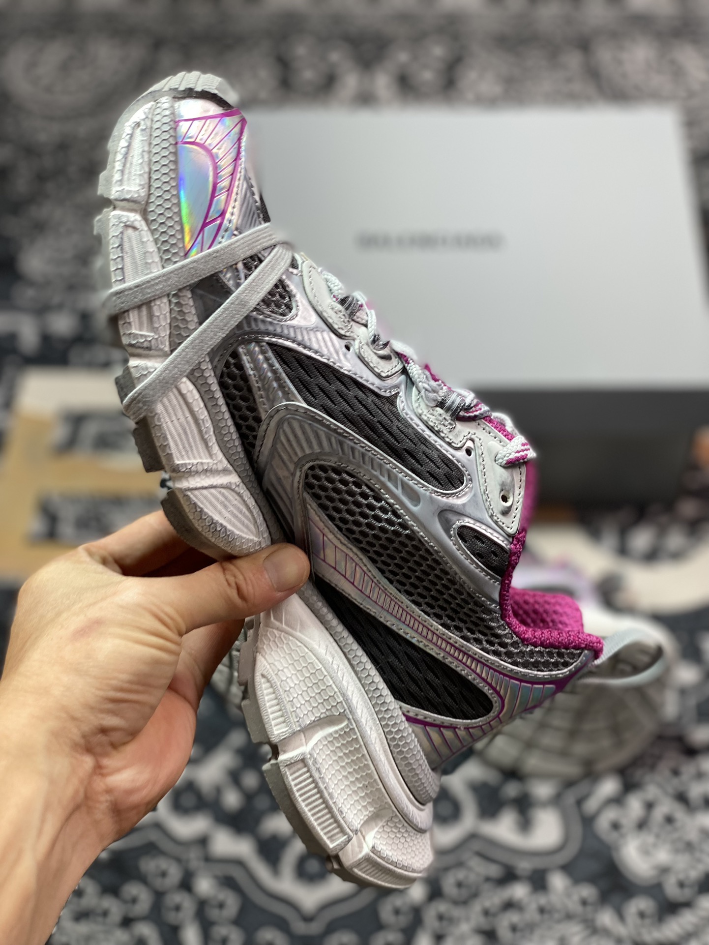 巴黎世家BALENCIAGA 3XL Sneakers 3+系列低帮复古阔型休闲慢跑鞋“网织镭射银深灰粉红”734734 W3XL5 1895