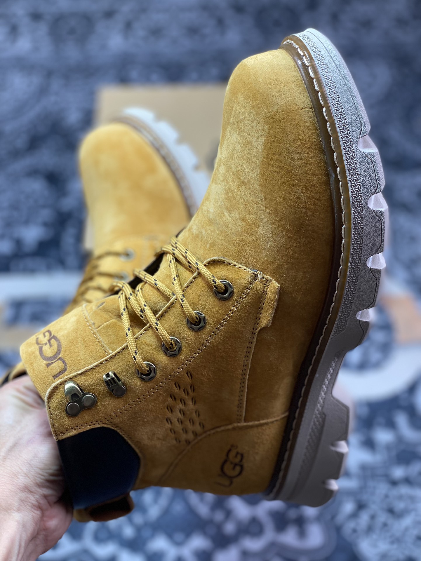 UGG Tasman Weather Hybrid 塔斯曼混合系列中帮轻量休闲马丁靴