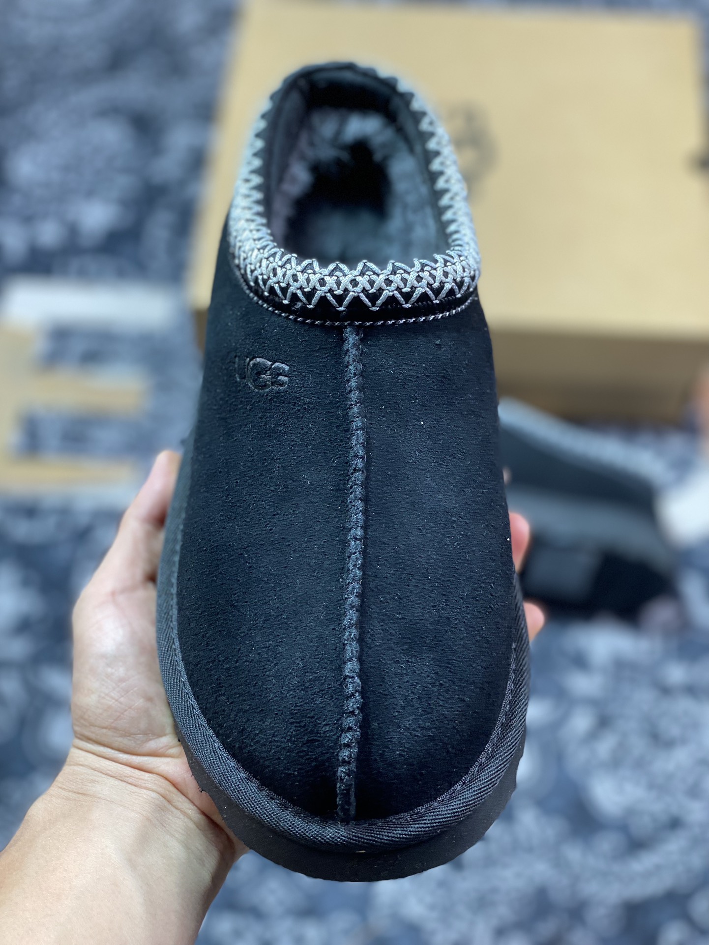 UGG W Leisure Tazz Slipper Chestnut 塔茨系列加厚款穆勒风包头舒适露跟半拖鞋“黑白编织加绒”