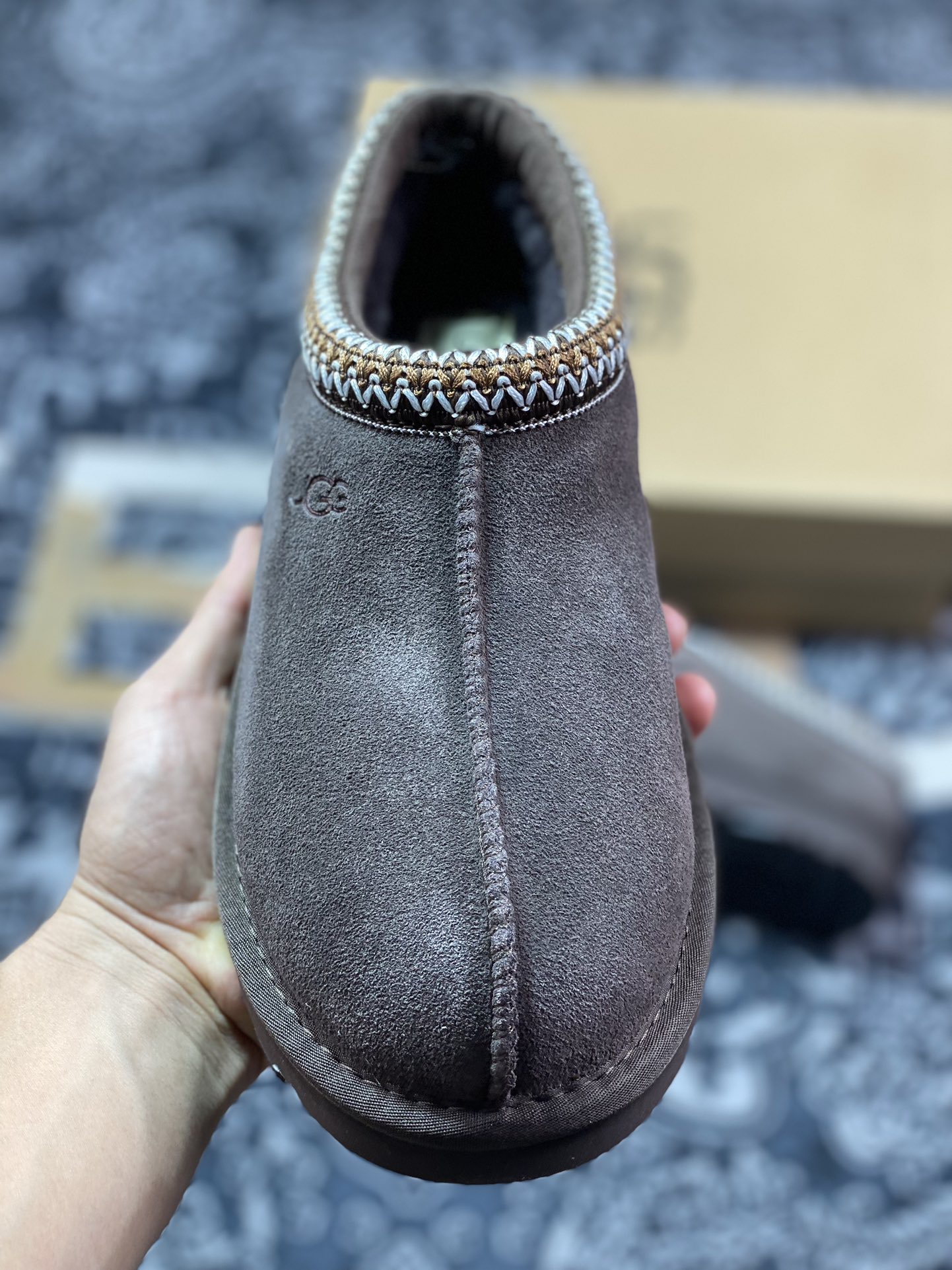 品牌UGG W Leisure Tazz Slipper Chestnut 塔茨系列加厚款穆勒风包头舒适露跟半拖鞋“羚羊棕编织加绒”