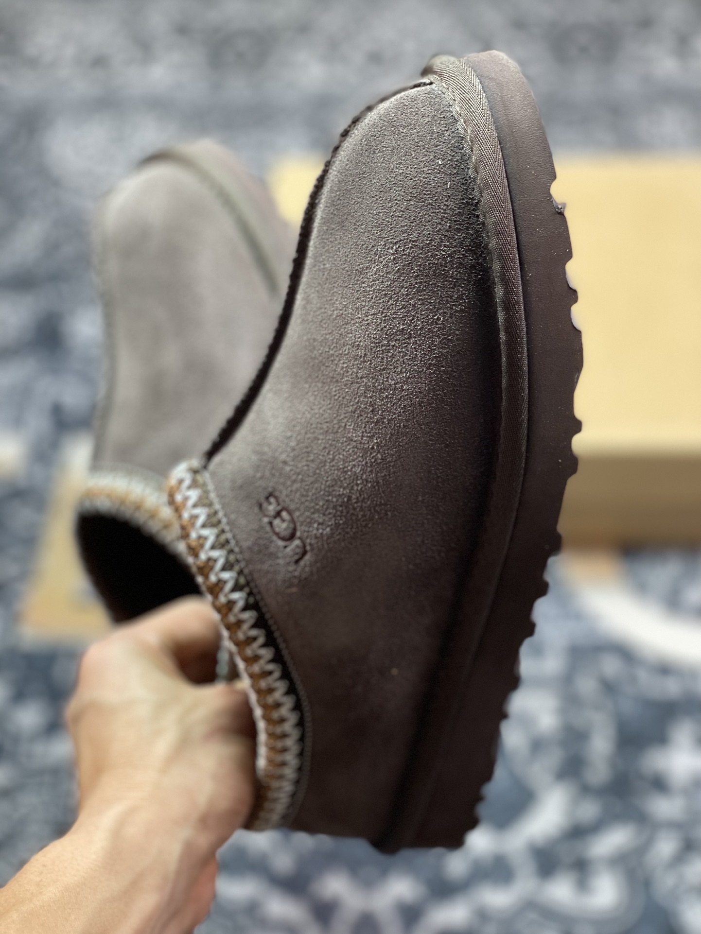 品牌UGG W Leisure Tazz Slipper Chestnut 塔茨系列加厚款穆勒风包头舒适露跟半拖鞋“羚羊棕编织加绒”