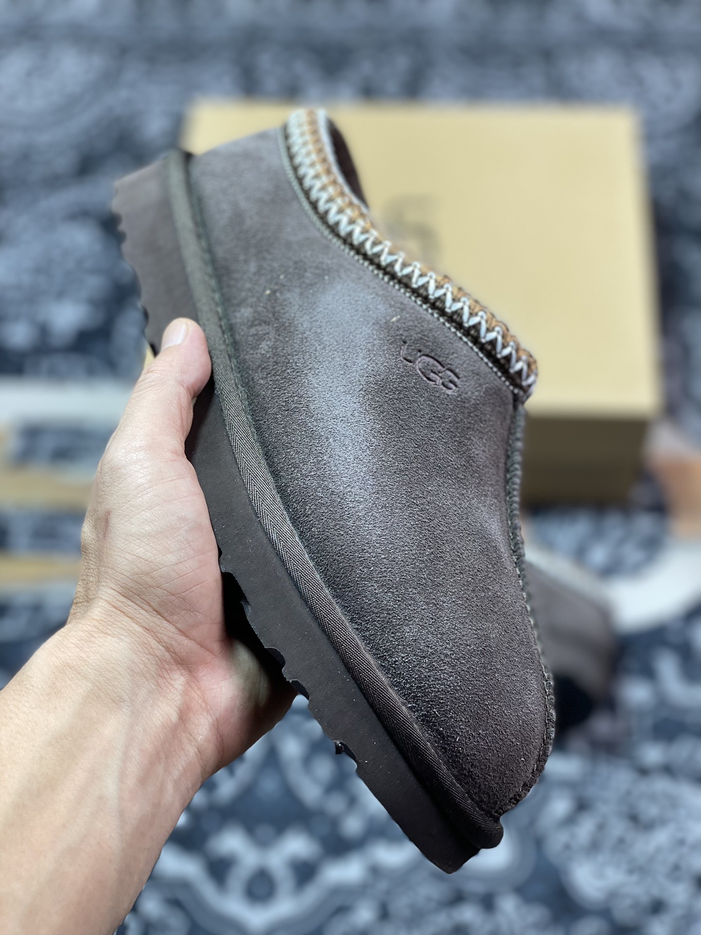 品牌UGG W Leisure Tazz Slipper Chestnut 塔茨系列加厚款穆勒风包头舒适露跟半拖鞋“羚羊棕编织加绒”