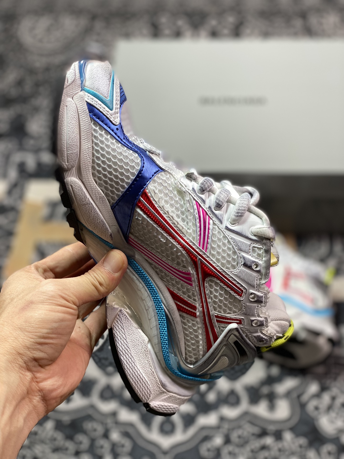 高奢品牌-巴黎世家BALENCIAGA Runner Sneaker 2.0慢跑系列低帮慢跑鞋“2.0解构破坏白粉红蓝绿渐变”772767 W3RBW9645