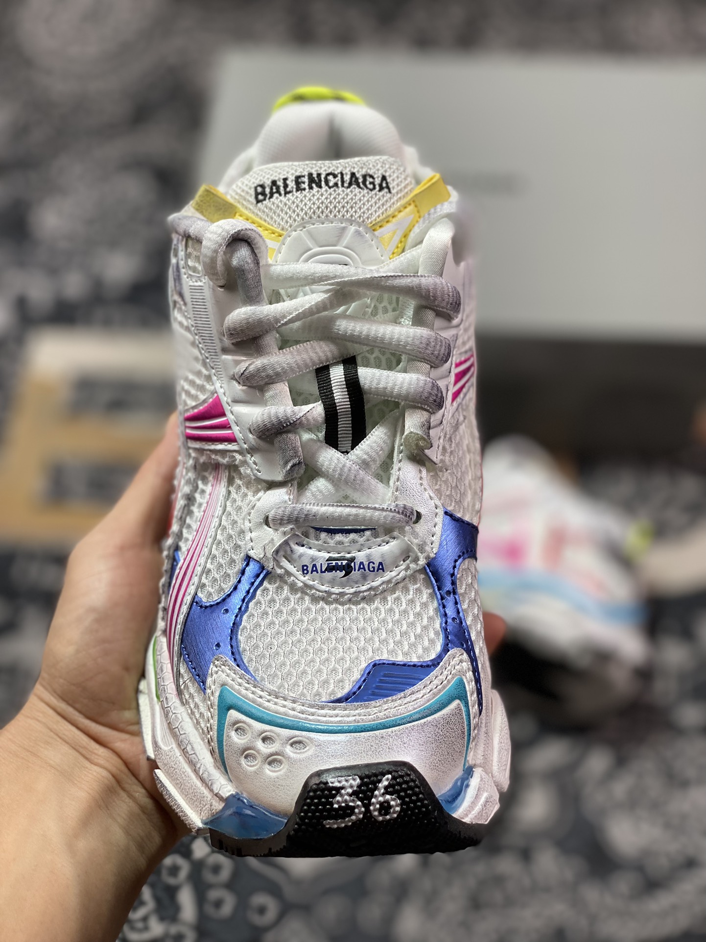 高奢品牌-巴黎世家BALENCIAGA Runner Sneaker 2.0慢跑系列低帮慢跑鞋“2.0解构破坏白粉红蓝绿渐变”772767 W3RBW9645