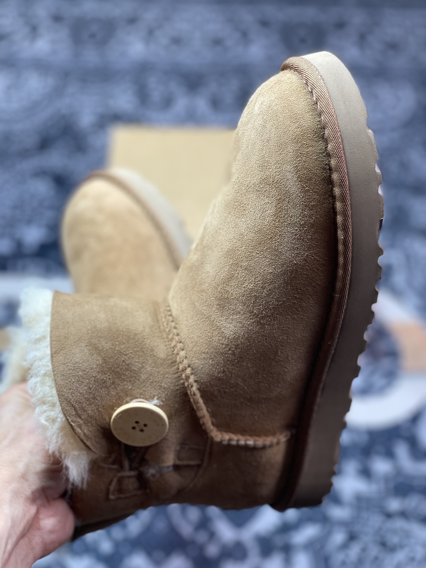 UGG W Mini Bailey Button II 迷你贝莉纽扣2.0系列经典女士短筒休闲百搭短靴“栗子棕加绒”1016422-CHE