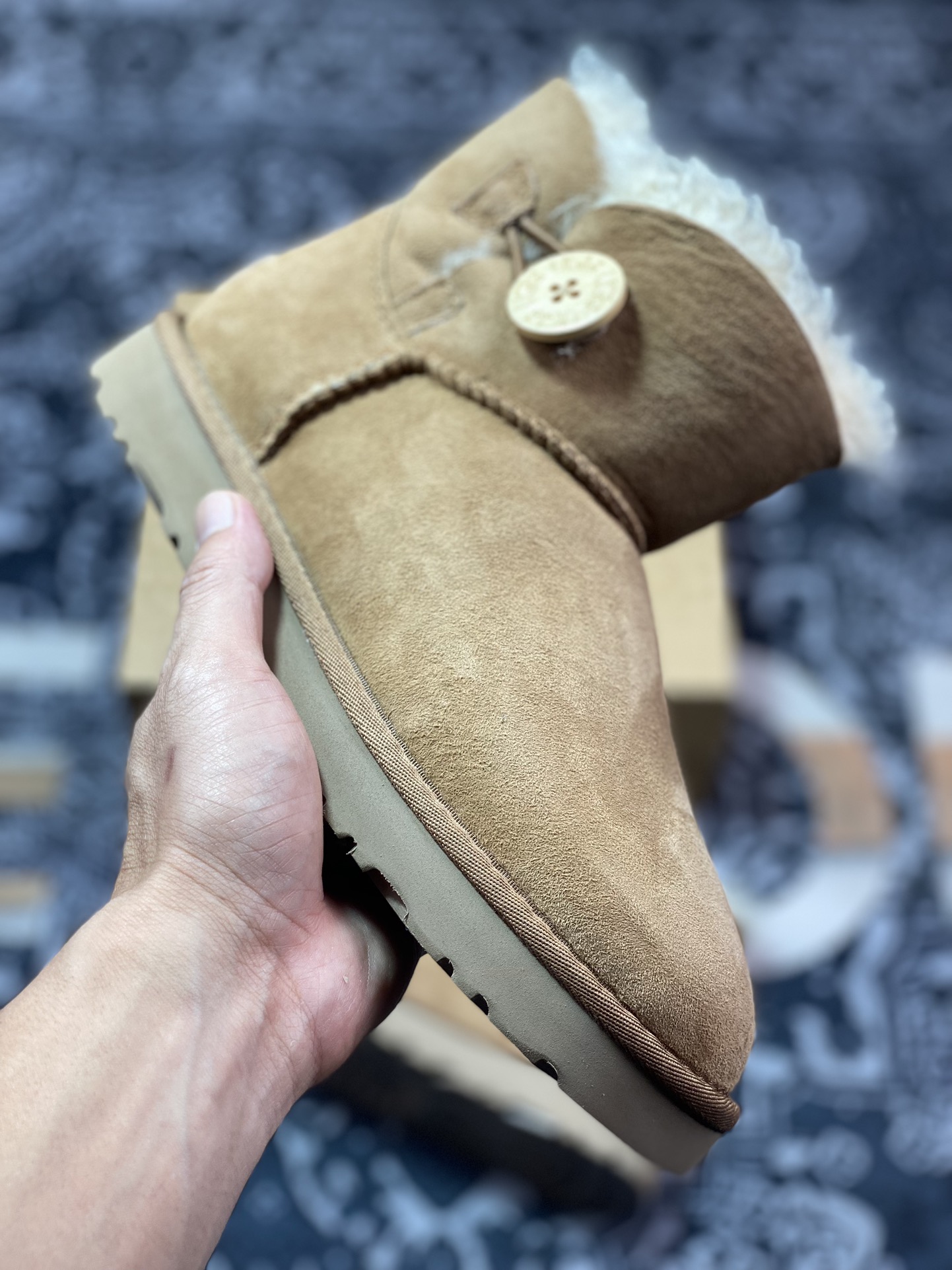 UGG W Mini Bailey Button II 迷你贝莉纽扣2.0系列经典女士短筒休闲百搭短靴“栗子棕加绒”1016422-CHE