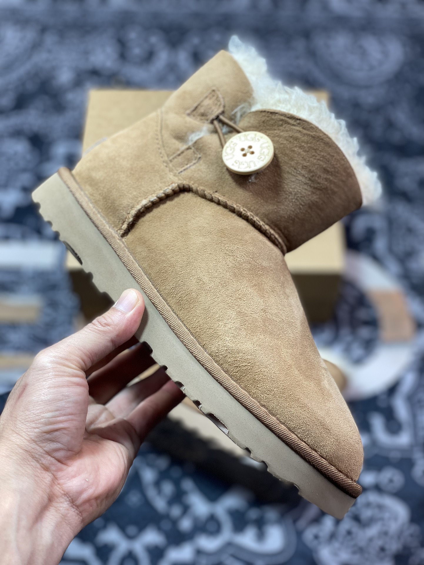 UGG W Mini Bailey Button II 迷你贝莉纽扣2.0系列经典女士短筒休闲百搭短靴“栗子棕加绒”1016422-CHE