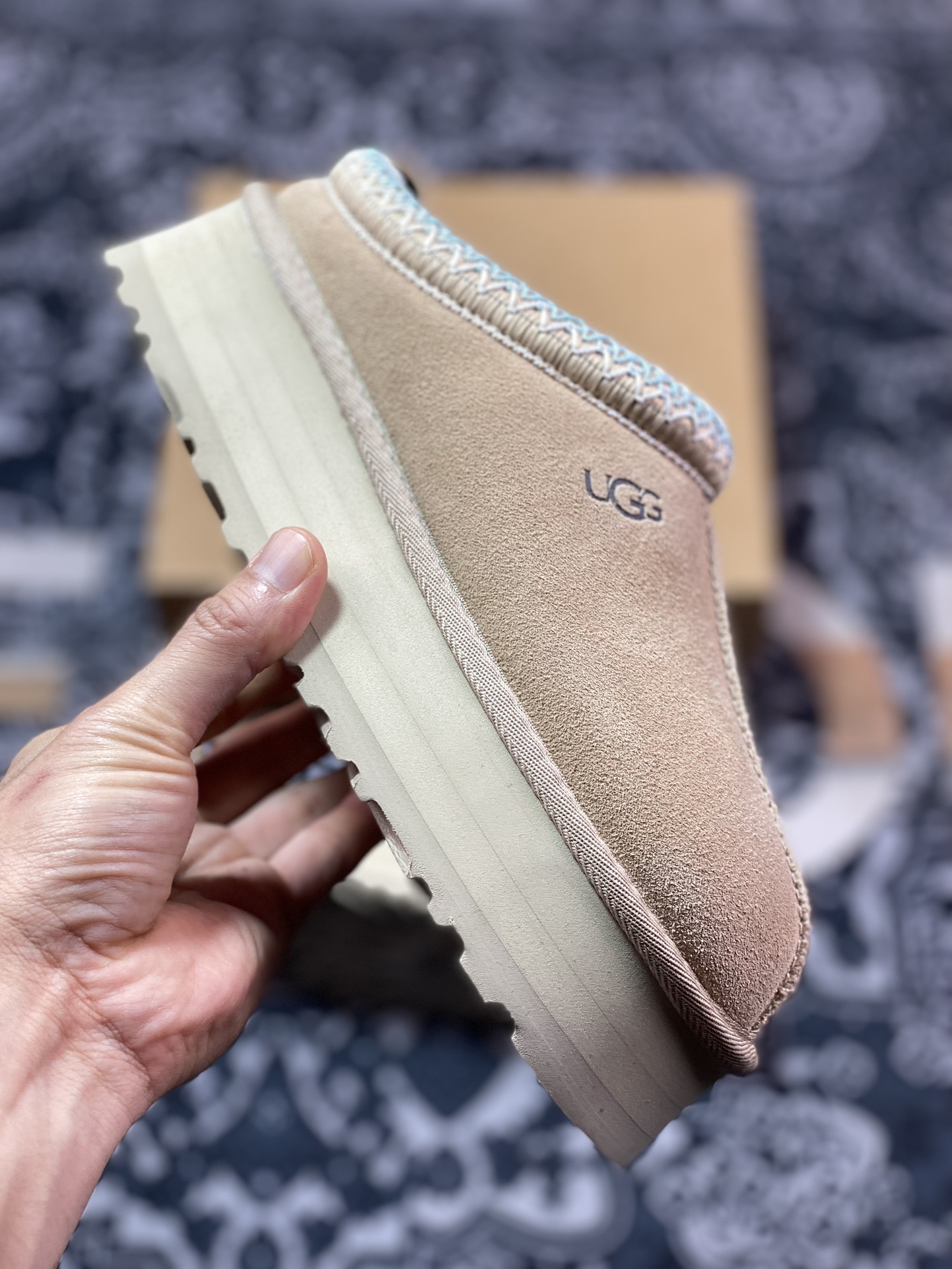 UGG W Leisure Tazz Slipper Chestnut 塔茨系列加厚款穆勒风包头舒适露跟厚底半拖鞋“沙米白编织加绒”1122553-SAND