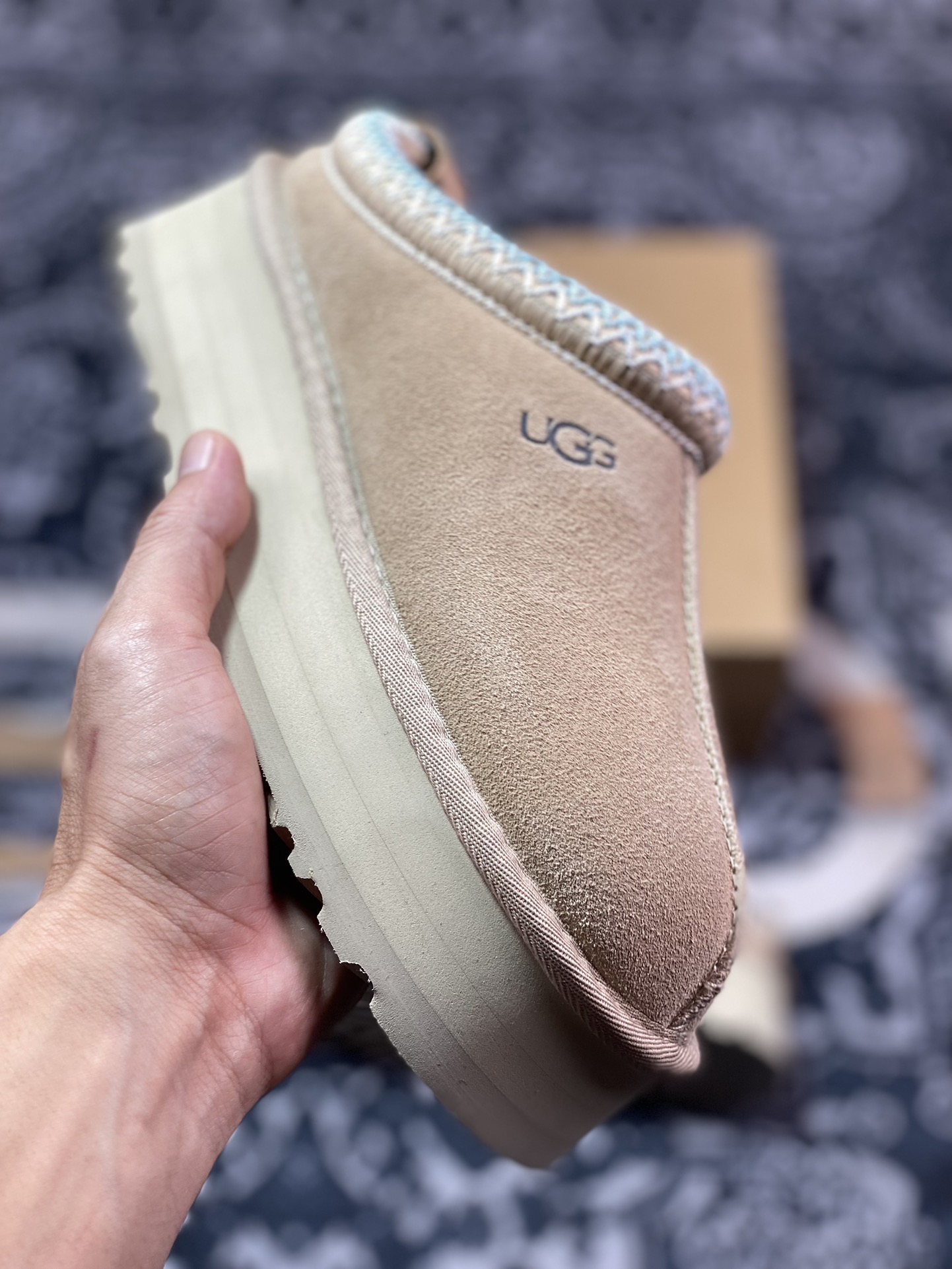 UGG W Leisure Tazz Slipper Chestnut 塔茨系列加厚款穆勒风包头舒适露跟厚底半拖鞋“沙米白编织加绒”1122553-SAND