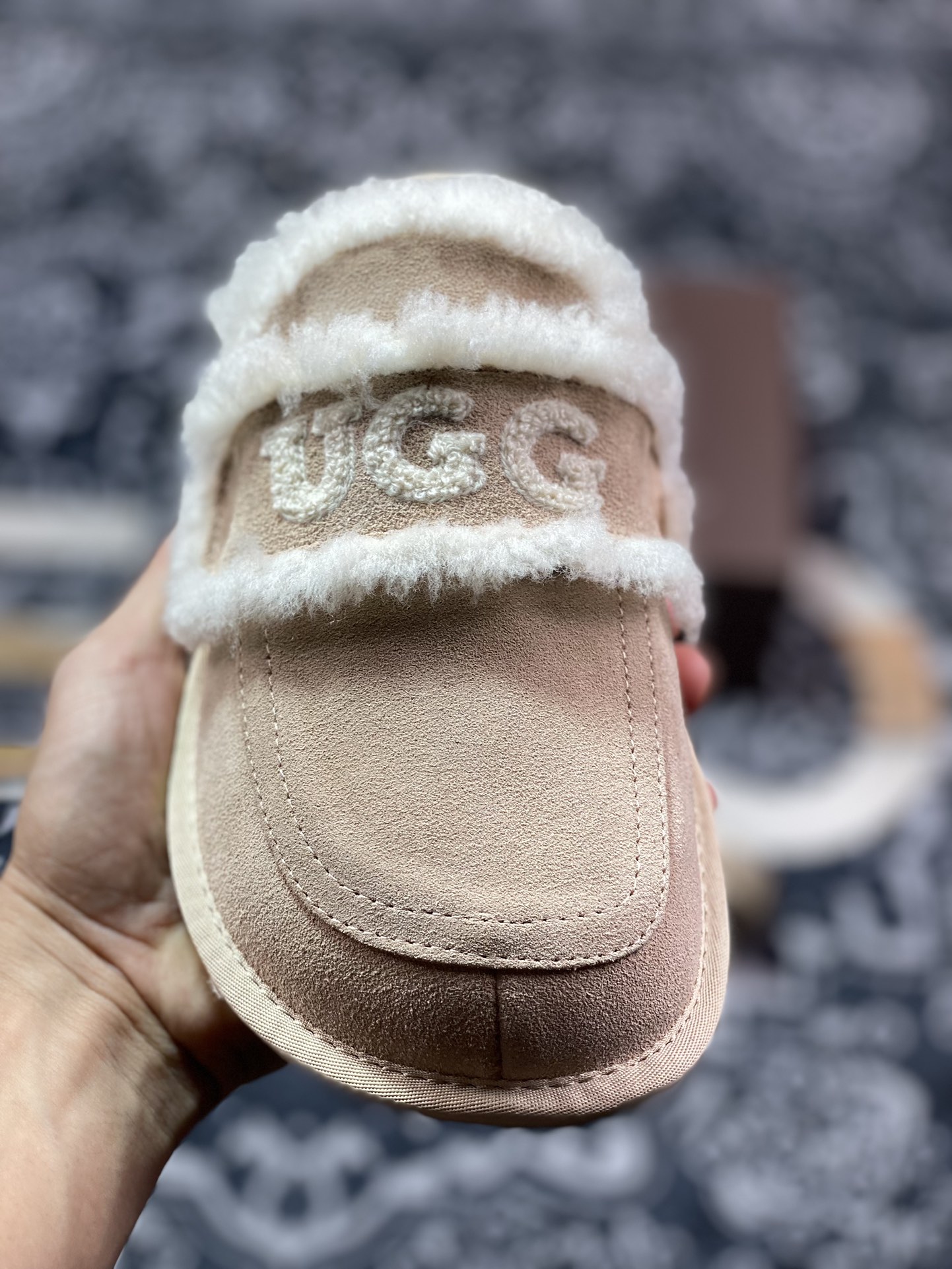 UGG W Classic Coquette Clog Slipper II 科凯特2.0系列时尚居家穆勒风包头舒适保暖露跟半拖鞋“浅沙灰加绒”OB938/SAND