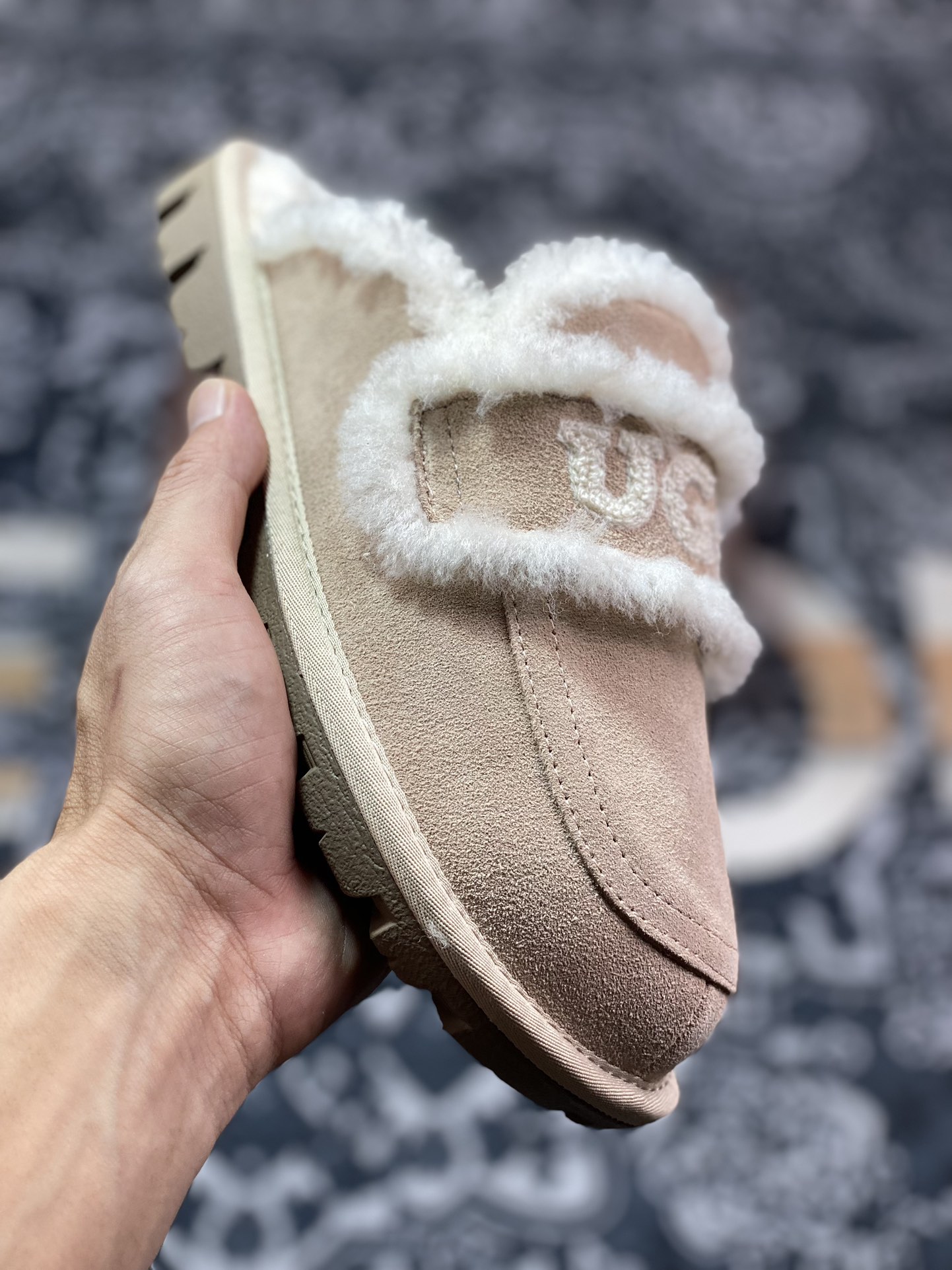 UGG W Classic Coquette Clog Slipper II 科凯特2.0系列时尚居家穆勒风包头舒适保暖露跟半拖鞋“浅沙灰加绒”OB938/SAND