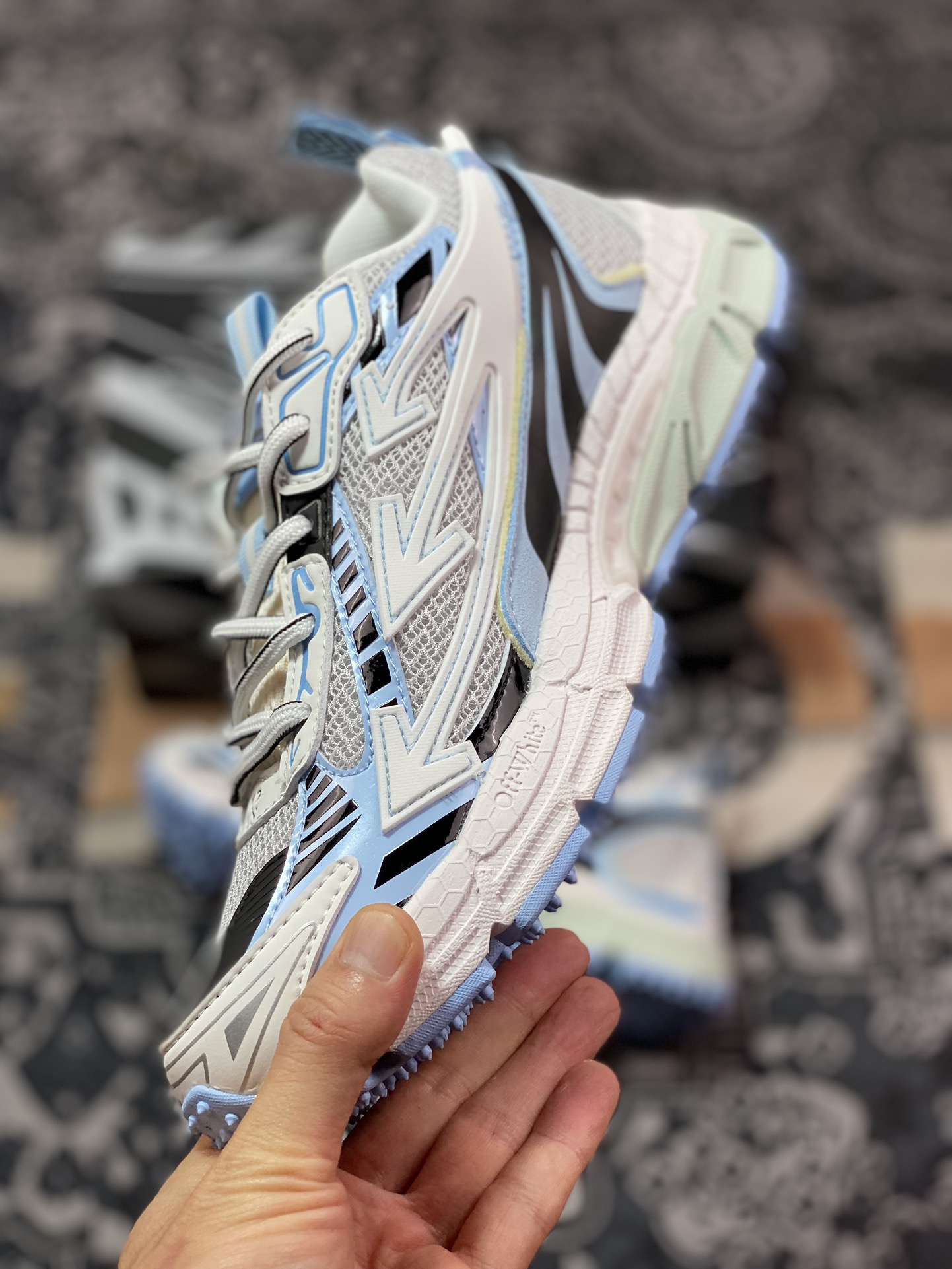 Off-White Be Right Back Sneaker BRB系列低帮三箭头增高老爹风运动鞋“米白黑浅蓝三箭头”OMIA295C99FAB0010140