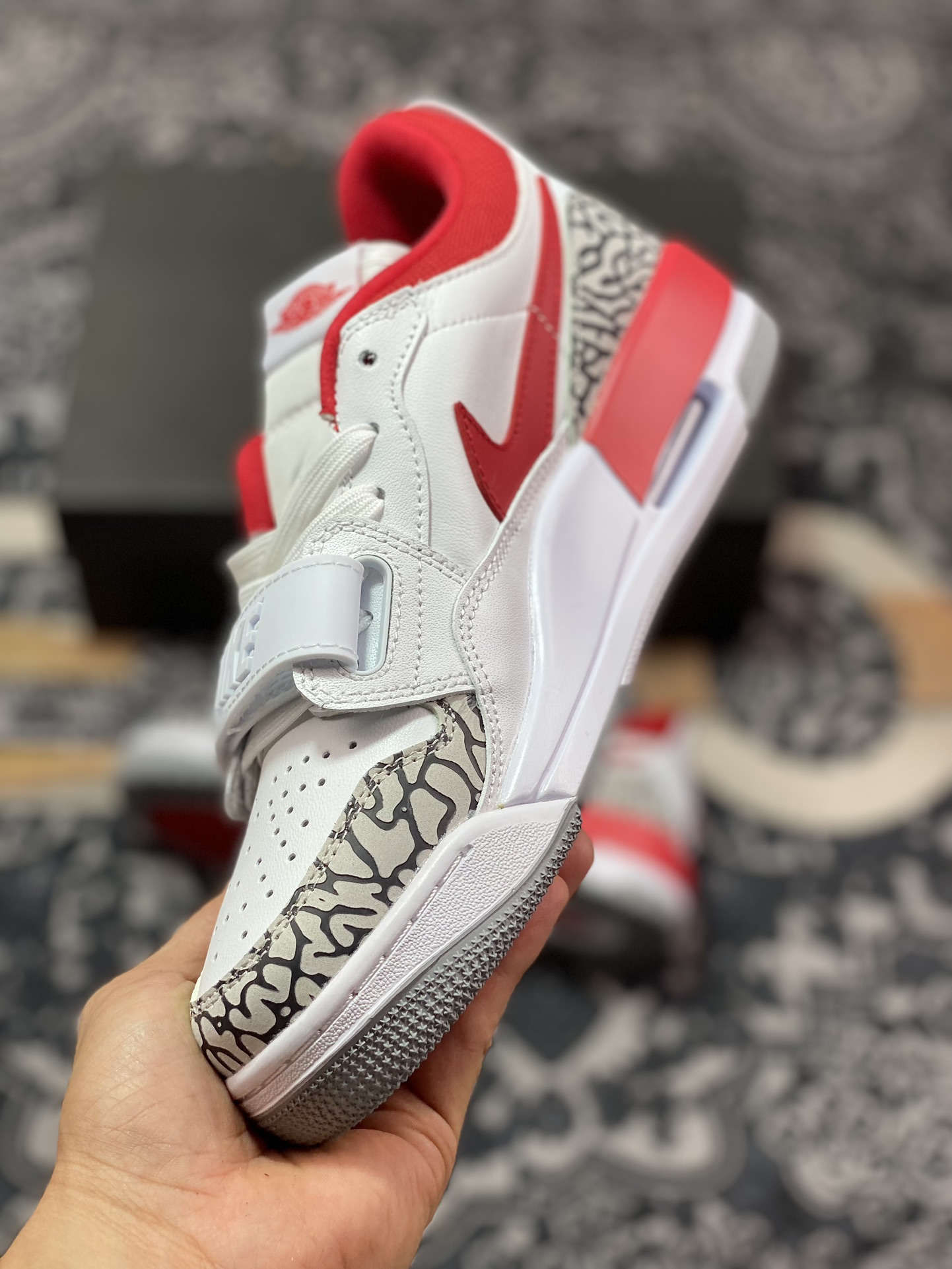 原装级别 最强312 Air Jordan Legacy 312 Low 有着交错结合的设计 FQ7827-106