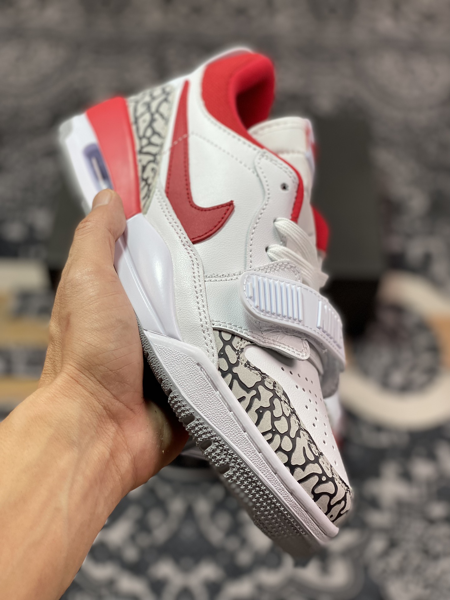 原装级别 最强312 Air Jordan Legacy 312 Low 有着交错结合的设计 FQ7827-106