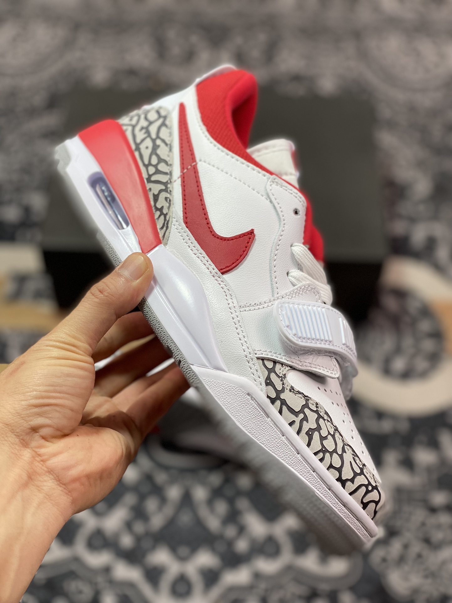 原装级别 最强312 Air Jordan Legacy 312 Low 有着交错结合的设计 FQ7827-106