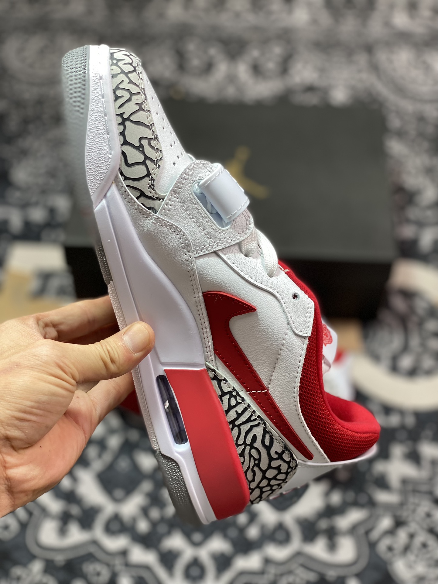 原装级别 最强312 Air Jordan Legacy 312 Low 有着交错结合的设计 FQ7827-106