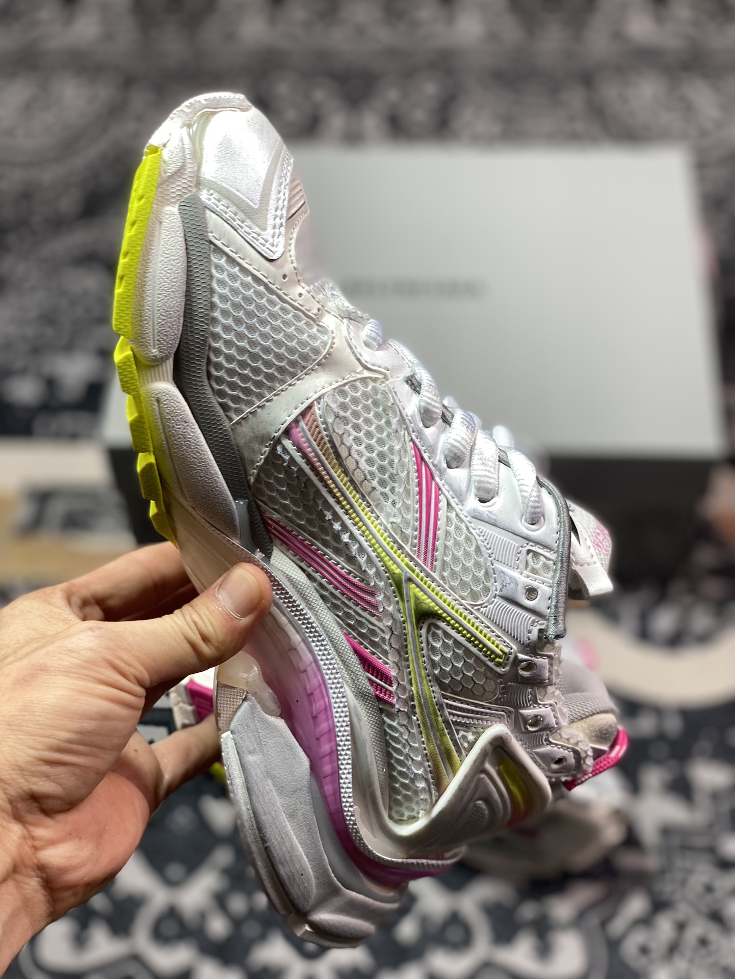 巴黎世家BALENCIAGA Runner Sneaker 2.0慢跑系列低帮复古野跑慢跑鞋“2.0解构破坏白玫粉黄”772774 WRUNG 9517