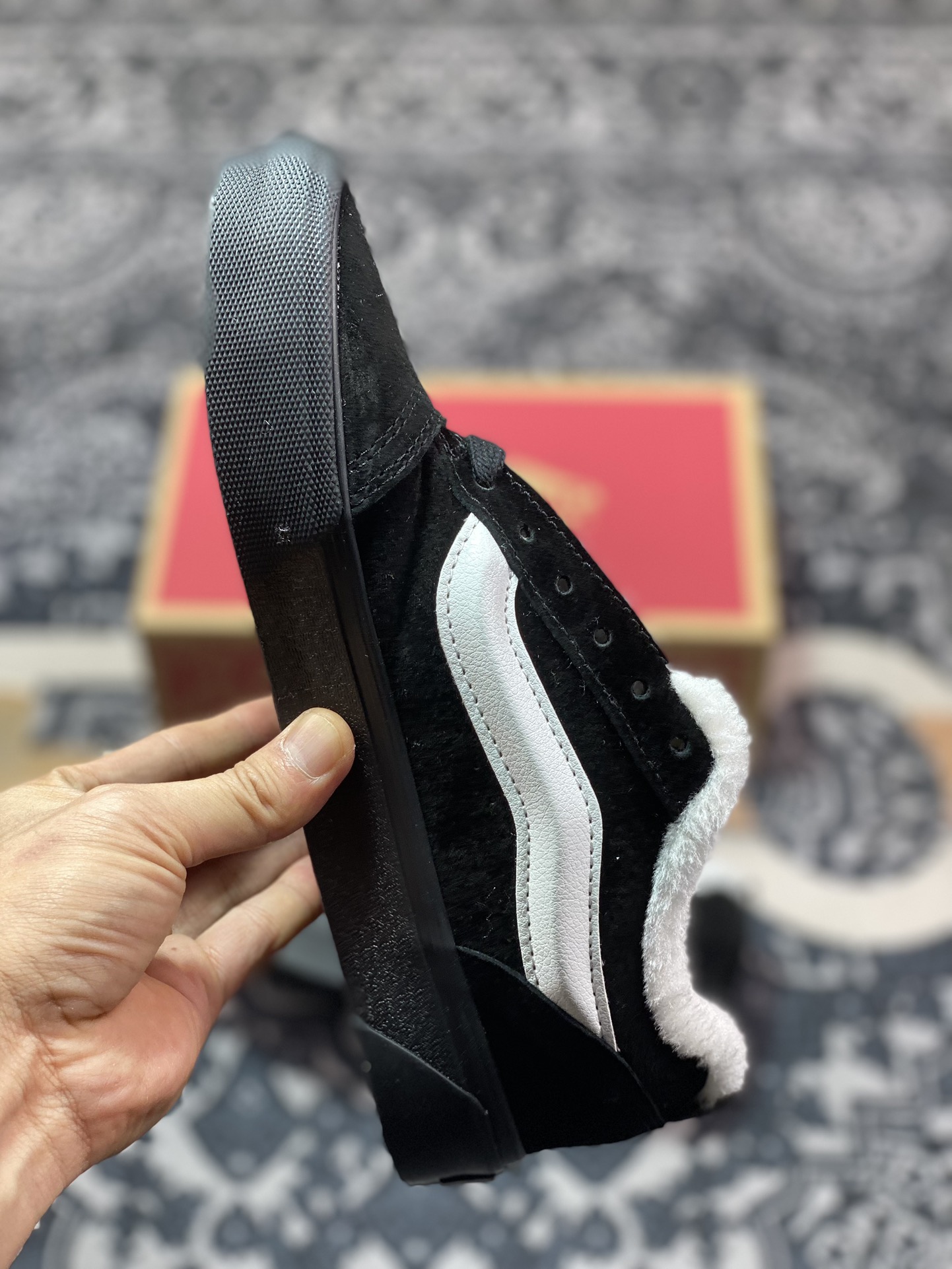 Vans Knu Skool 百搭休闲防滑减震低帮黑武士加绒款面包鞋 VN0009QCBMA