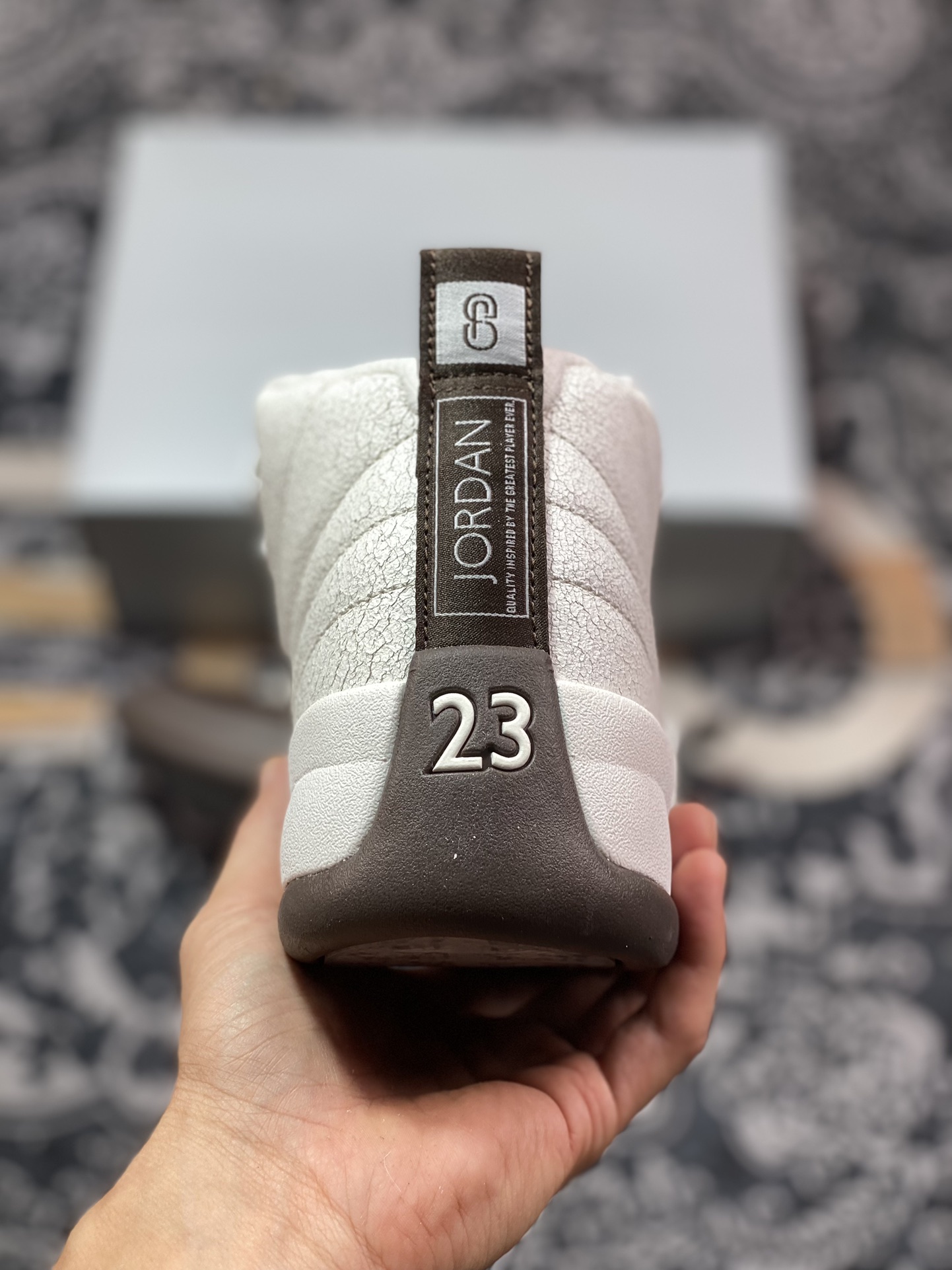 Air Jordan 12 乔12运动篮球鞋 白咖色 FZ5026-100