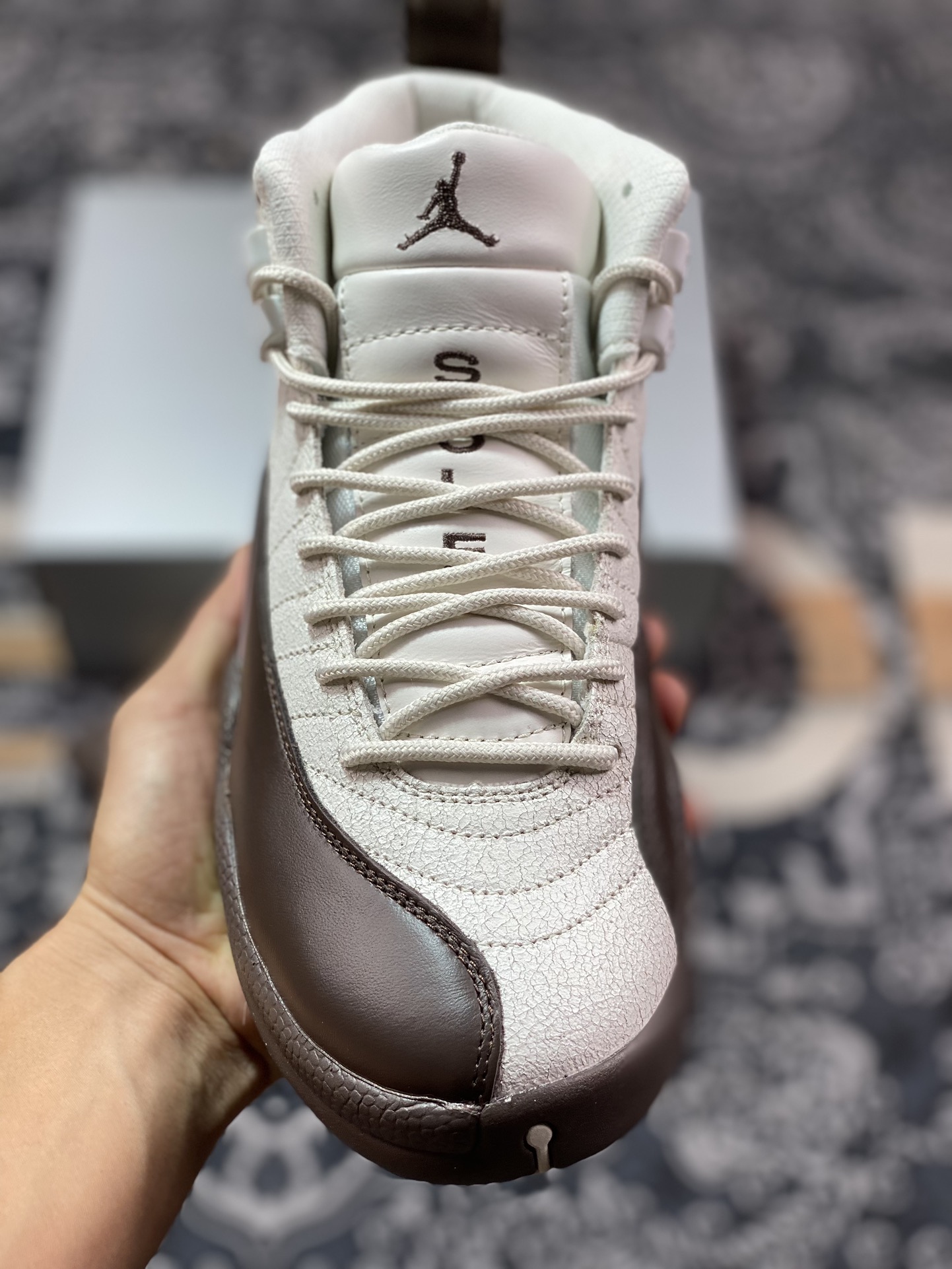 Air Jordan 12 乔12运动篮球鞋 白咖色 FZ5026-100