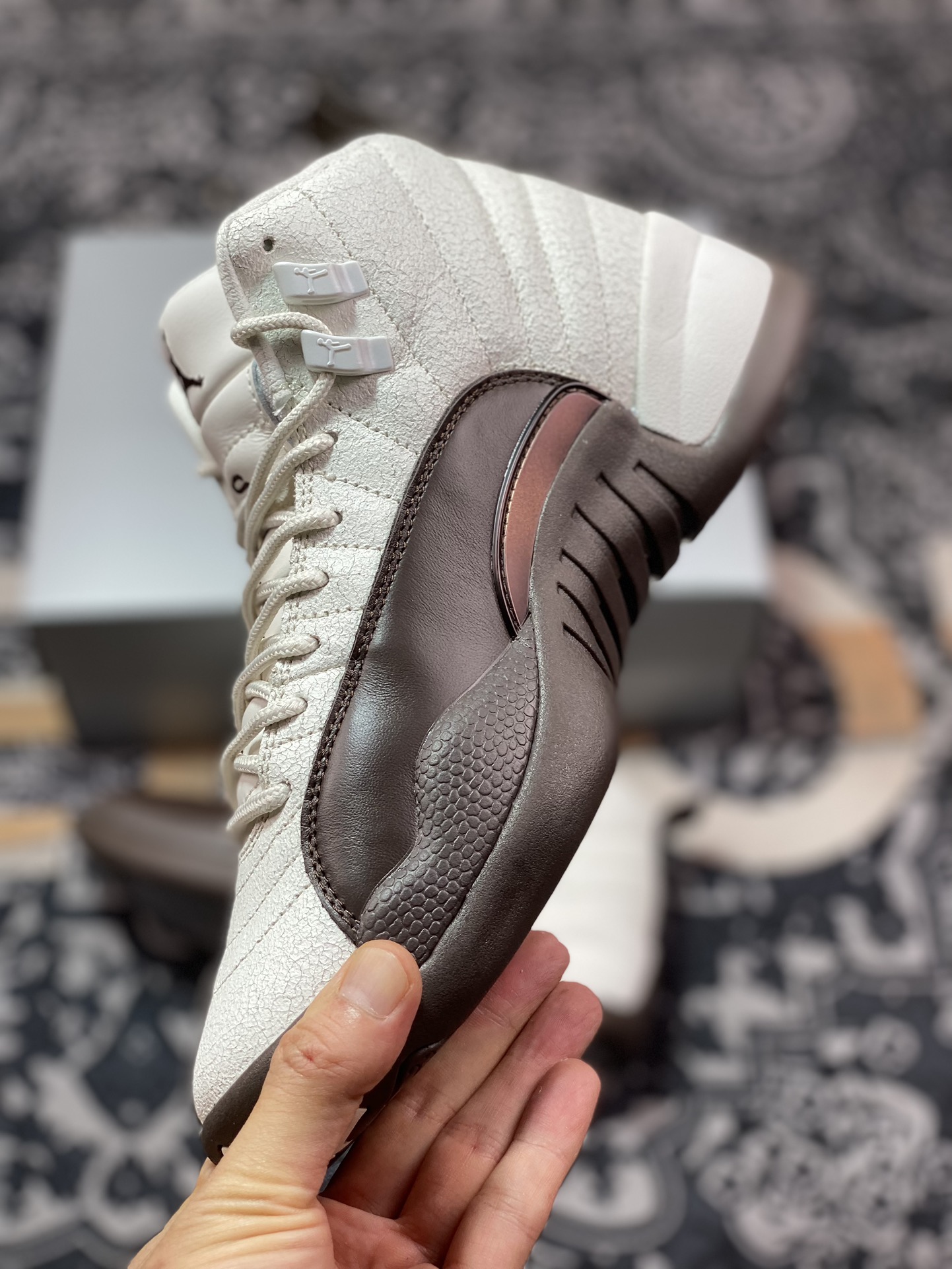 Air Jordan 12 乔12运动篮球鞋 白咖色 FZ5026-100