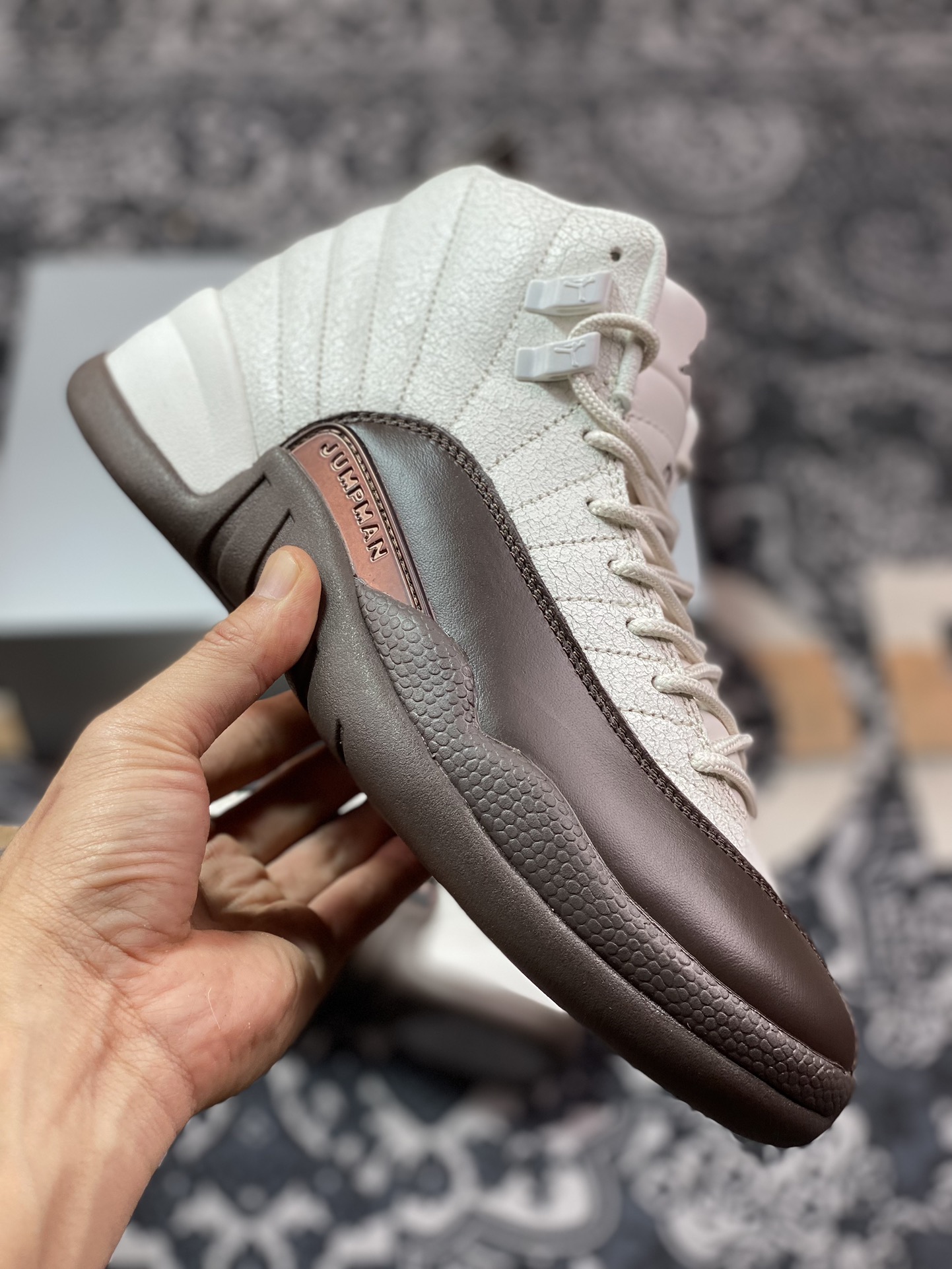 Air Jordan 12 乔12运动篮球鞋 白咖色 FZ5026-100