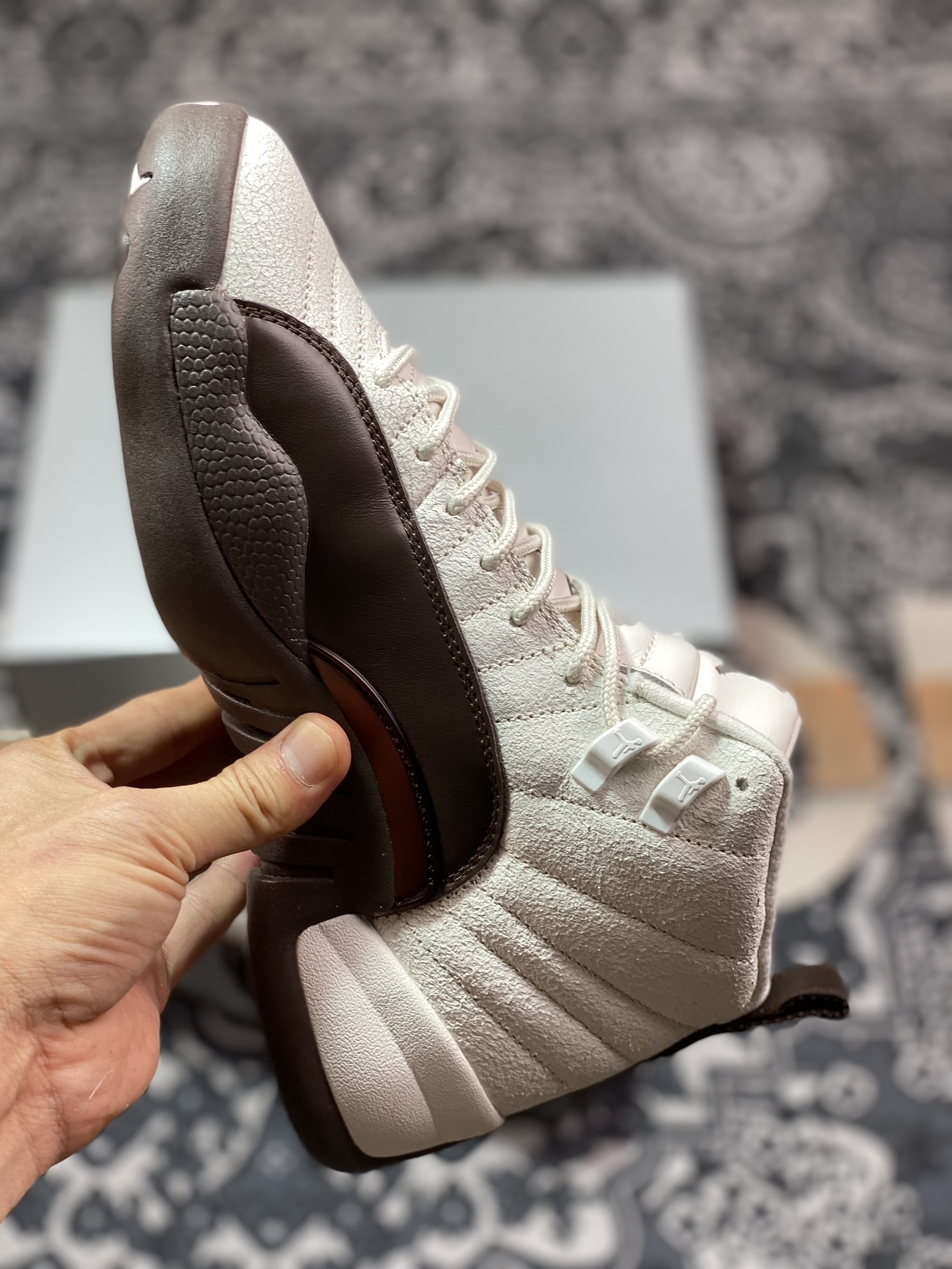 Air Jordan 12 乔12运动篮球鞋 白咖色 FZ5026-100