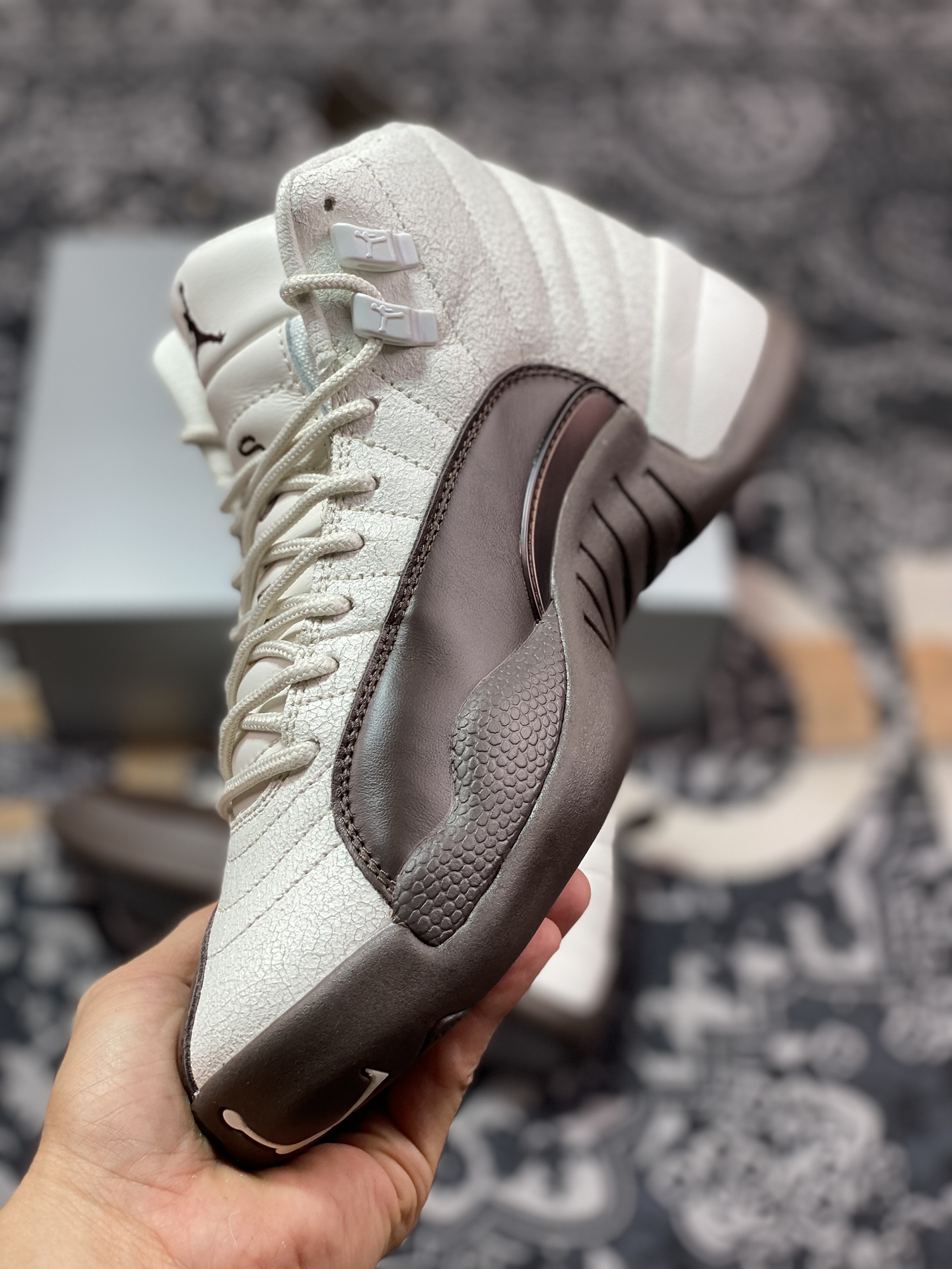 Air Jordan 12 乔12运动篮球鞋 白咖色 FZ5026-100