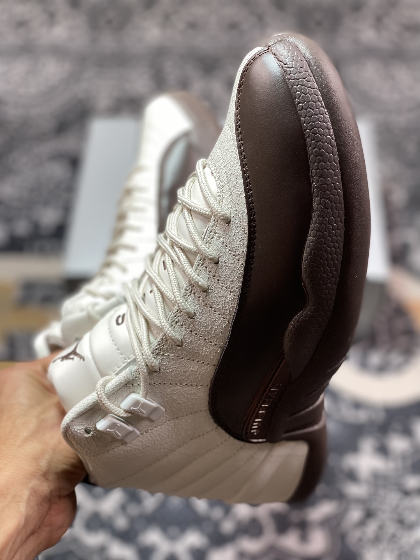 Air Jordan 12 乔12运动篮球鞋 白咖色 FZ5026-100