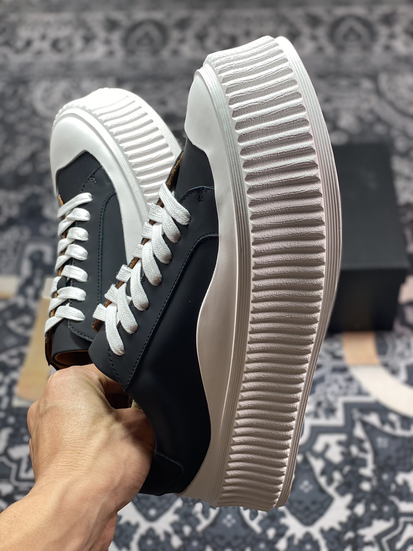 Jil Sander Creeper Ribbed-Sole Leather Sneakers Low 松糕饼干小白运动鞋“丝绸皮黑白”JS32108A 11103