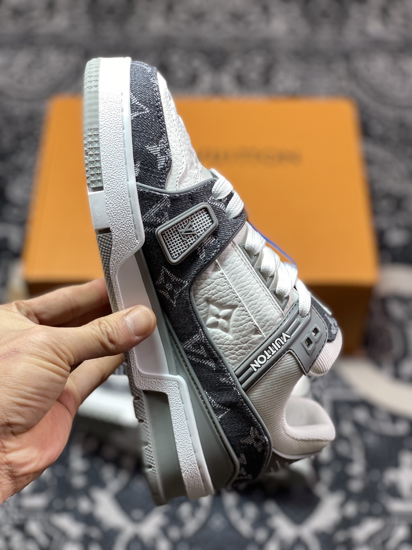 LOUIS VUITTON Trainer LV 路易威登