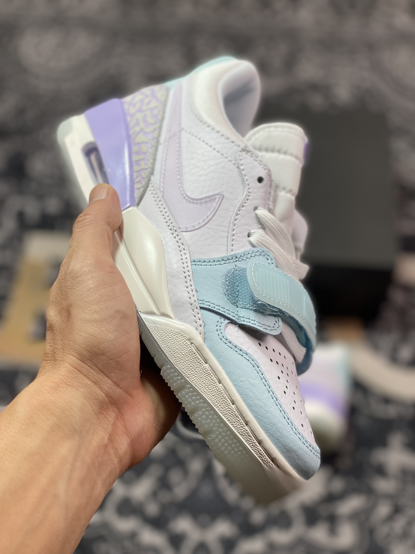 最强312 Air Jordan Legacy 312 Low 有着交错结合的设计 HQ3820-151