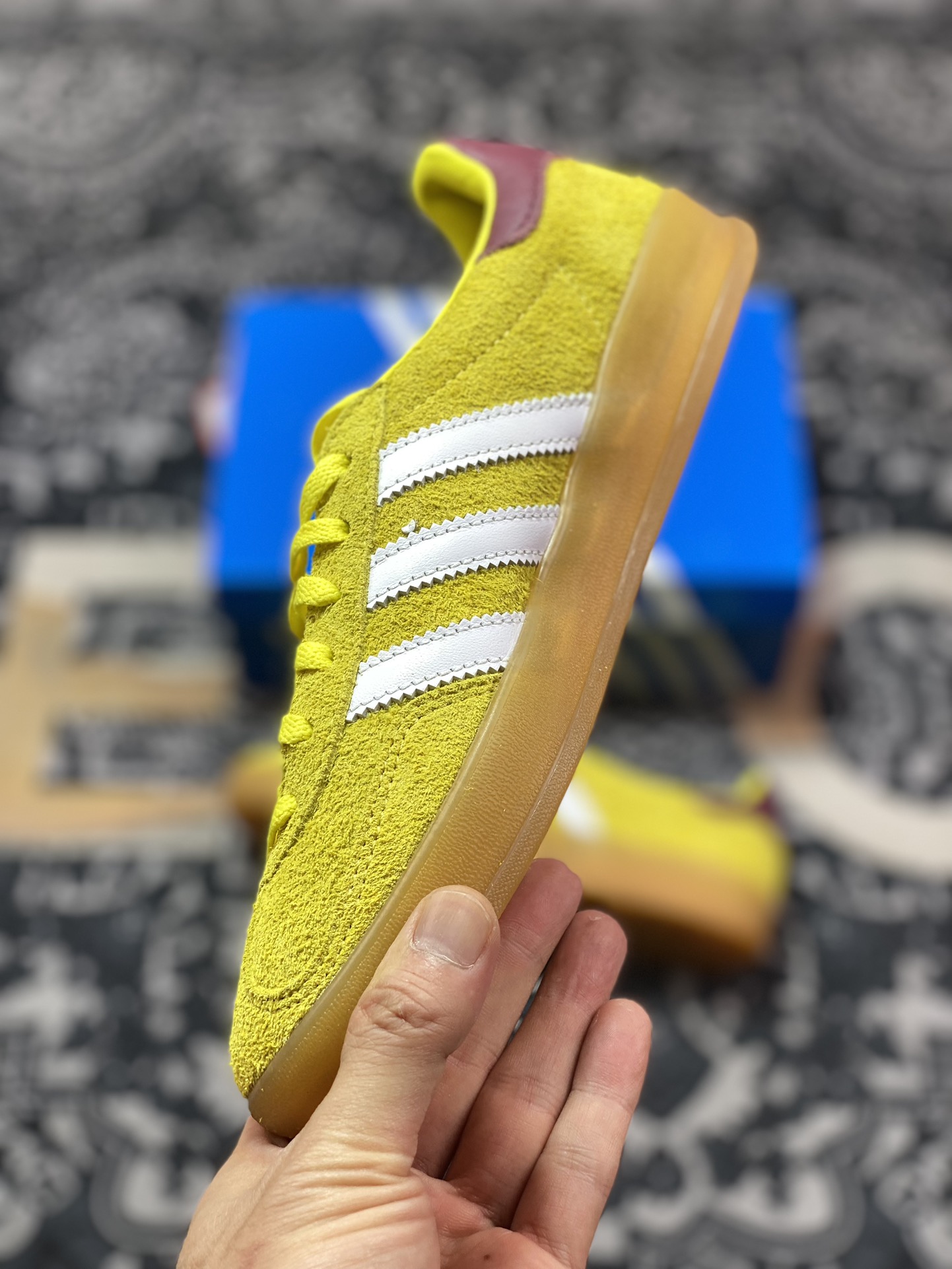 Adidas Gazelle Indoor Trainers 羚羊内训系列低帮复古德训板鞋“翻毛明亮黄白酒红生胶底”IE1369