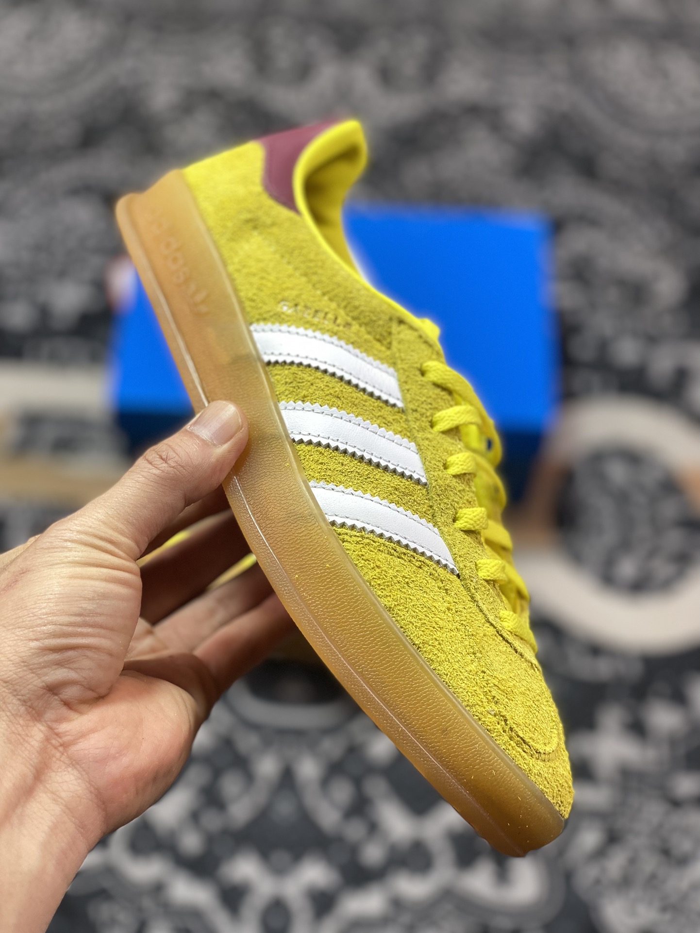 Adidas Gazelle Indoor Trainers 羚羊内训系列低帮复古德训板鞋“翻毛明亮黄白酒红生胶底”IE1369