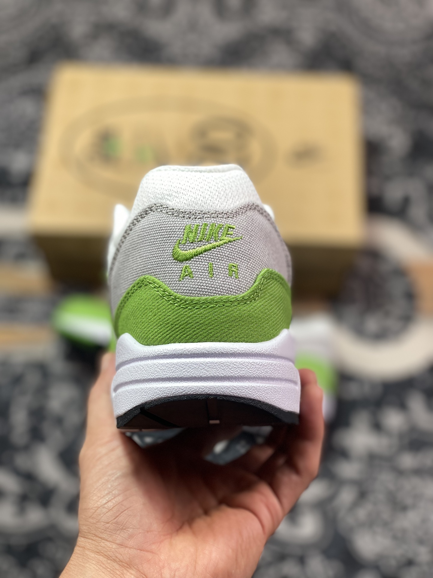 Patta x Nike Air Max 1”Chlorophyll 2024”初代系列低帮慢跑鞋“联名白灰叶绿素24版”HF1012-300