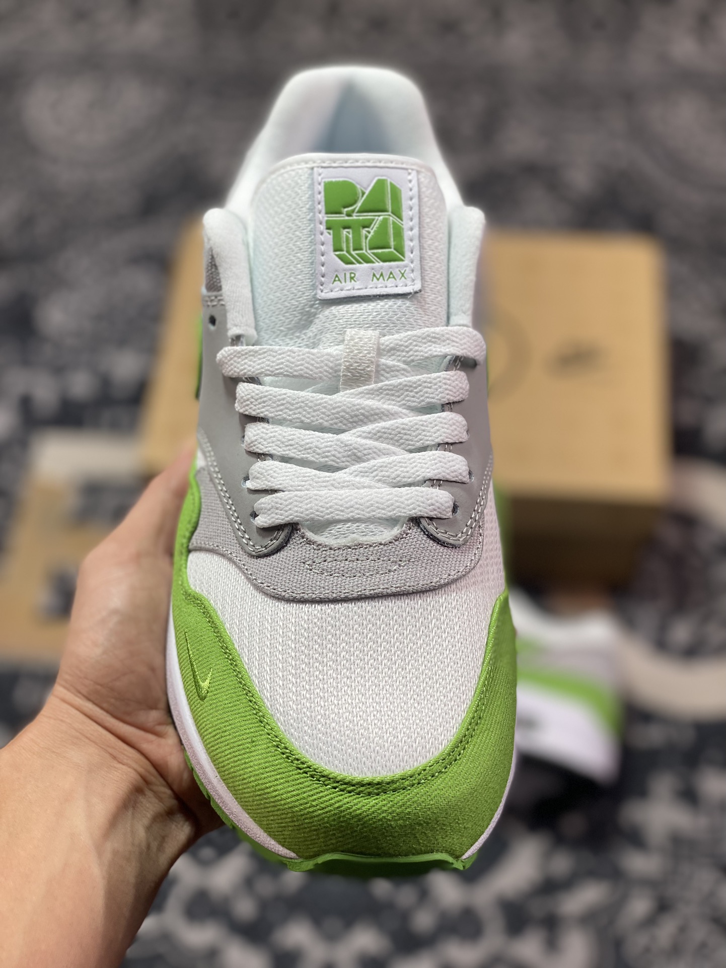 Patta x Nike Air Max 1”Chlorophyll 2024”初代系列低帮慢跑鞋“联名白灰叶绿素24版”HF1012-300