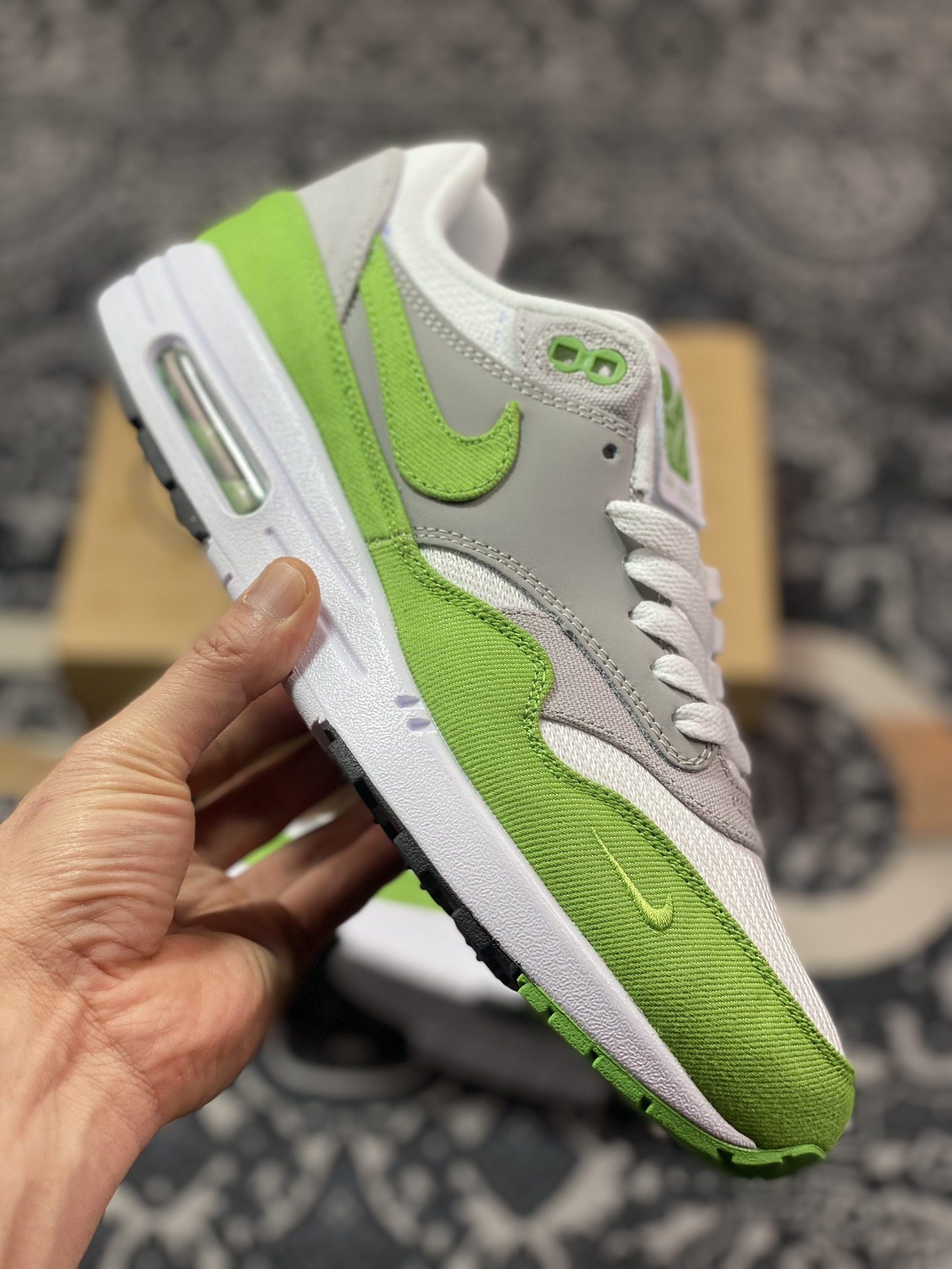 Patta x Nike Air Max 1”Chlorophyll 2024”初代系列低帮慢跑鞋“联名白灰叶绿素24版”HF1012-300