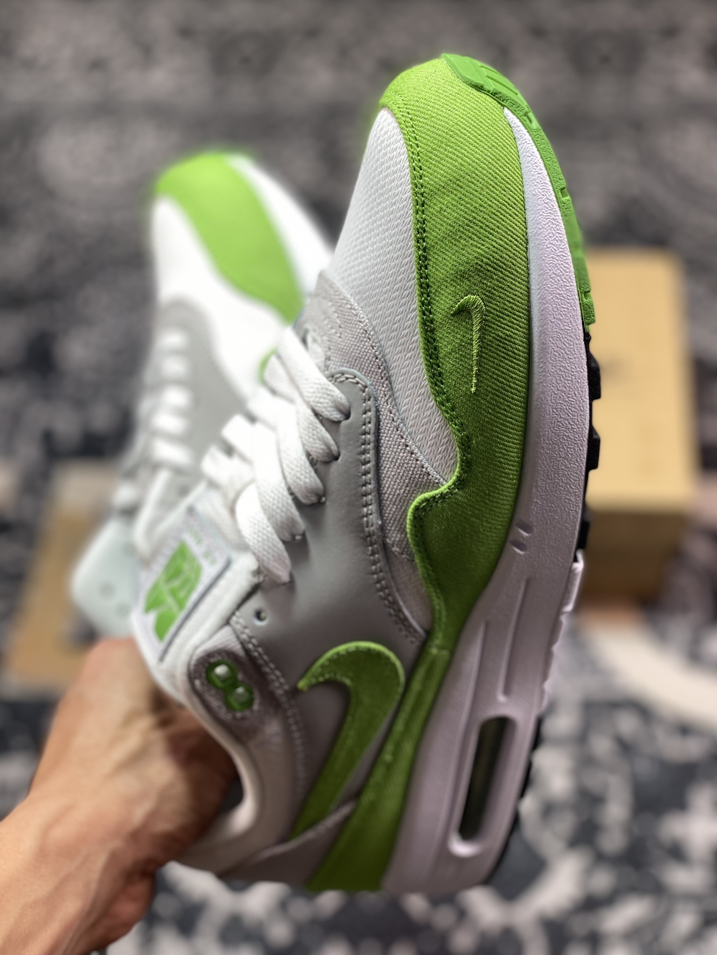 Patta x Nike Air Max 1”Chlorophyll 2024”初代系列低帮慢跑鞋“联名白灰叶绿素24版”HF1012-300