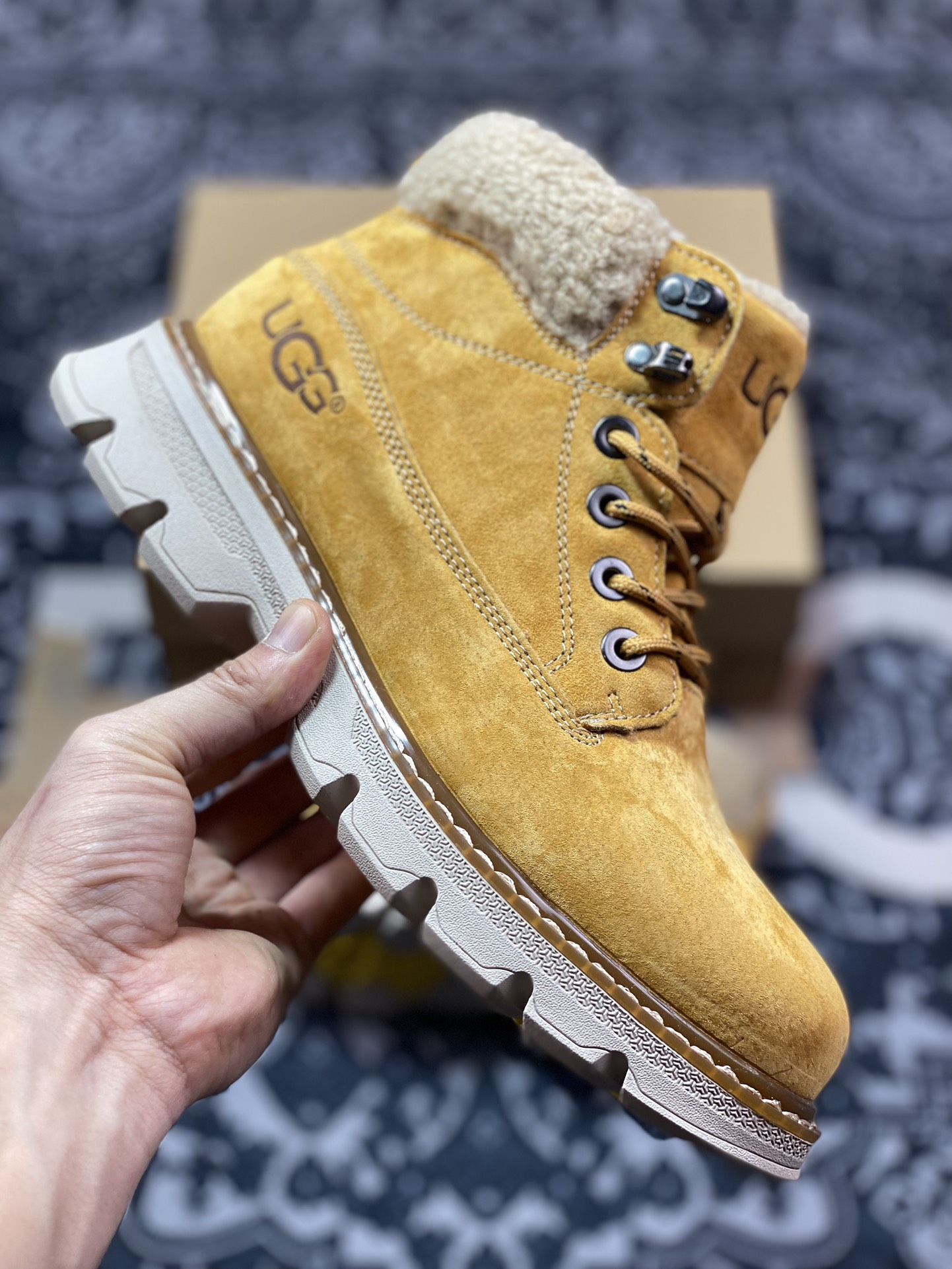 UGG Tasman Weather Hybrid 塔斯曼混合系列中帮轻量休闲马丁靴