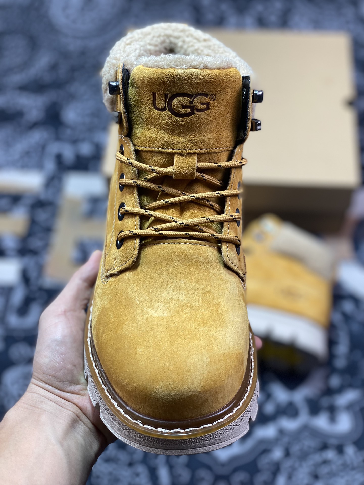 UGG Tasman Weather Hybrid 塔斯曼混合系列中帮轻量休闲马丁靴