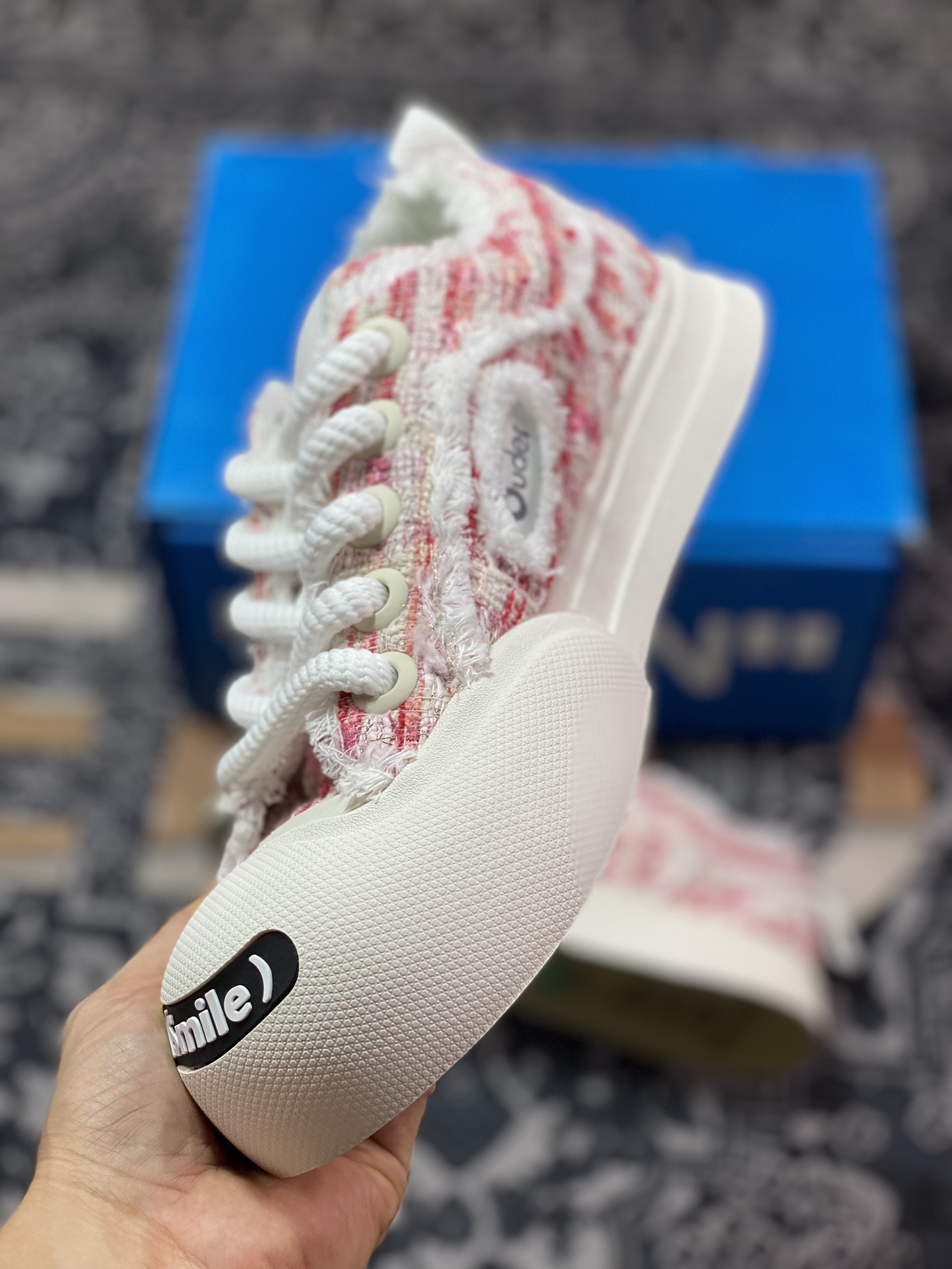 Ouder“Smiler” Low-Top Sneaker 开口笑系列低帮厚底丑萌大头休闲面包帆布板鞋“粉彩花呢布流苏” Oud010FEN