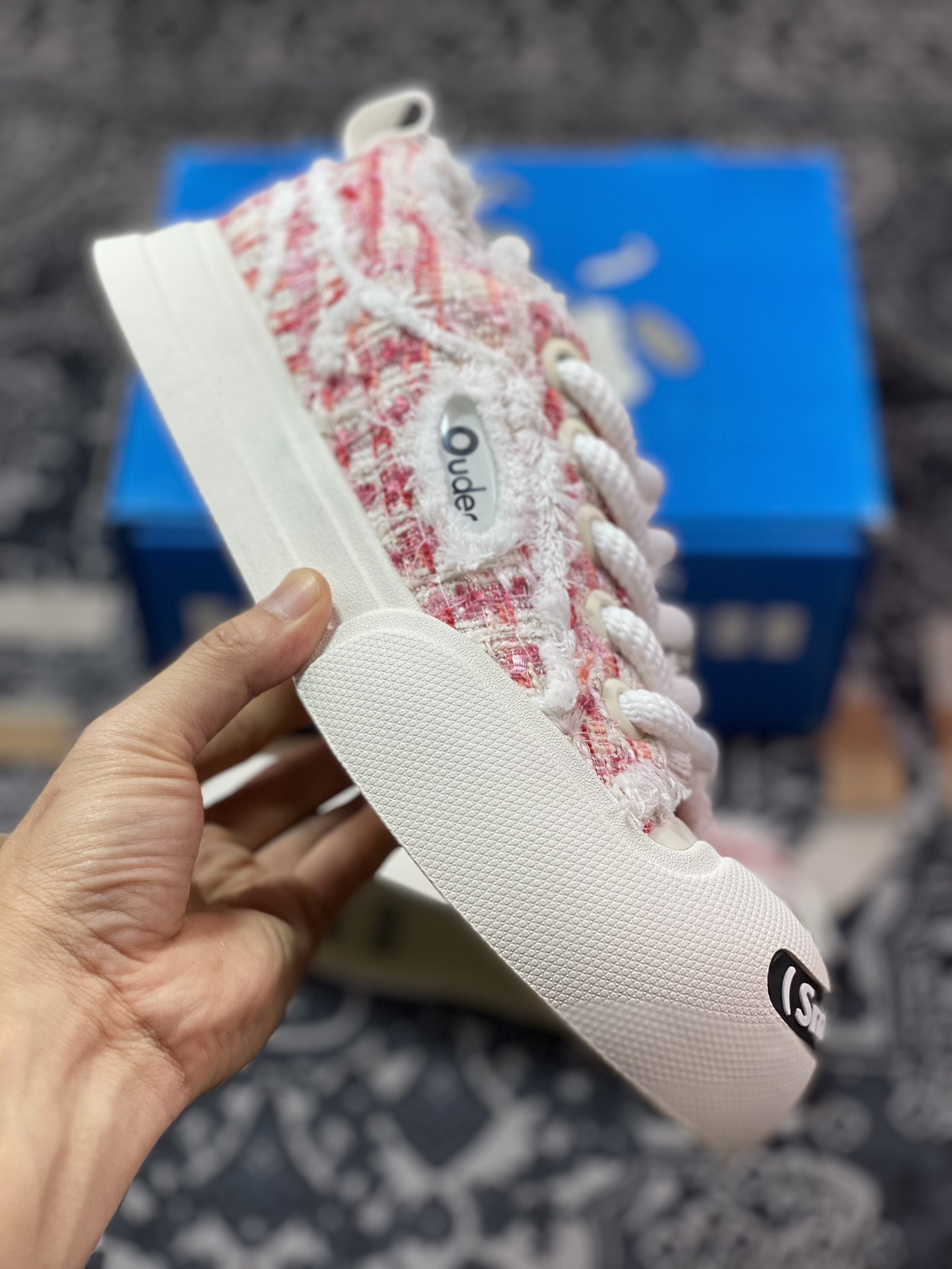 Ouder“Smiler” Low-Top Sneaker 开口笑系列低帮厚底丑萌大头休闲面包帆布板鞋“粉彩花呢布流苏” Oud010FEN