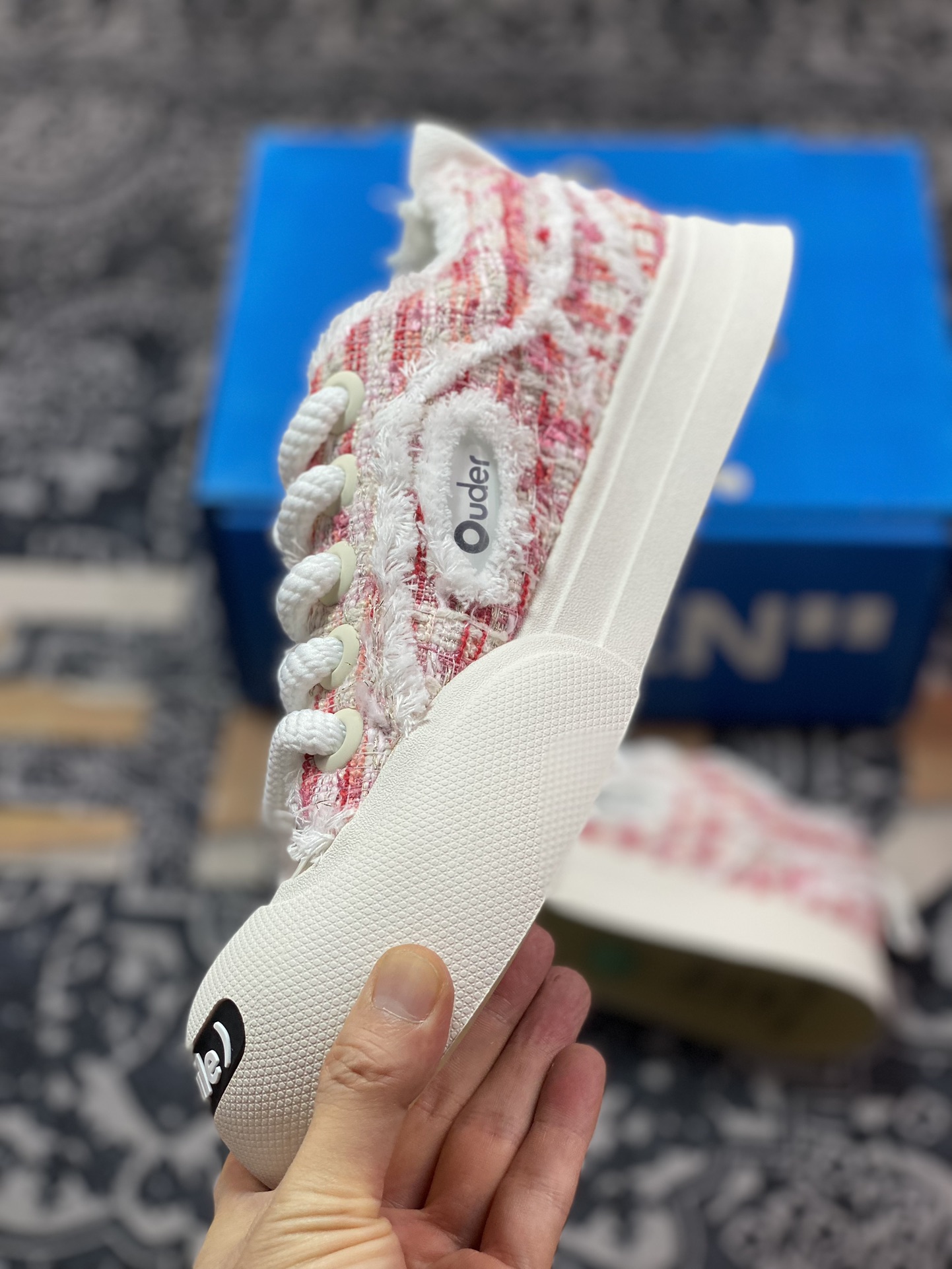 Ouder“Smiler” Low-Top Sneaker 开口笑系列低帮厚底丑萌大头休闲面包帆布板鞋“粉彩花呢布流苏” Oud010FEN