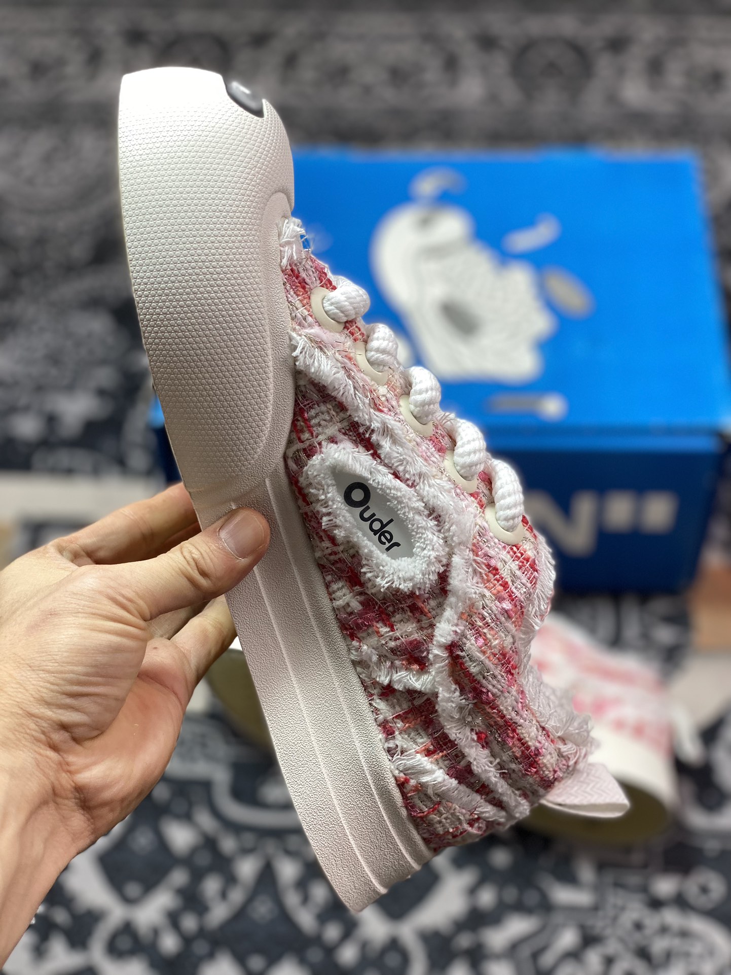 Ouder“Smiler” Low-Top Sneaker 开口笑系列低帮厚底丑萌大头休闲面包帆布板鞋“粉彩花呢布流苏” Oud010FEN