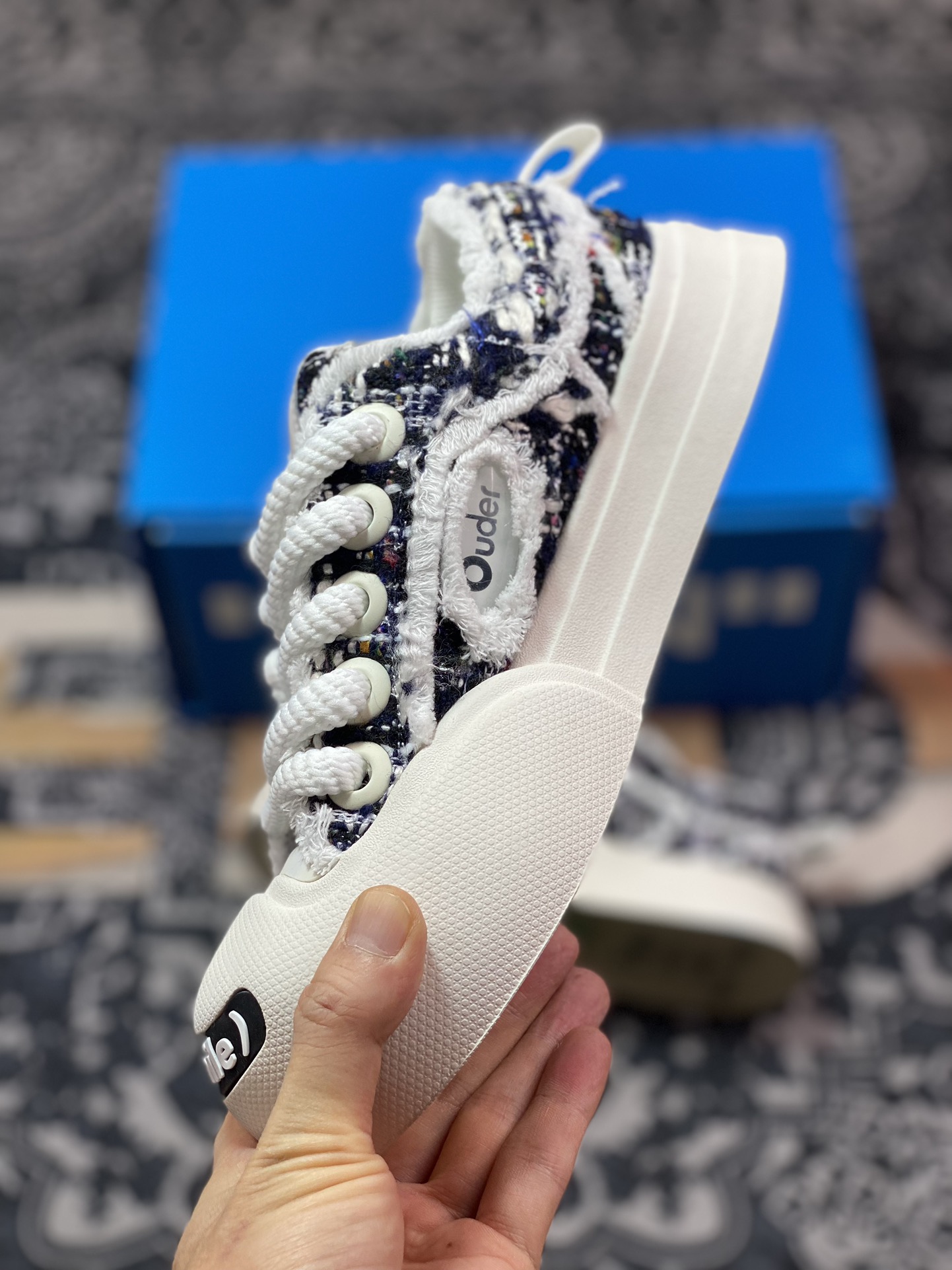 Ouder“Smiler” Low-Top Sneaker 开口笑系列低帮厚底丑萌大头休闲运动面包帆布板鞋“黑彩花呢布流苏” Oud010HEX